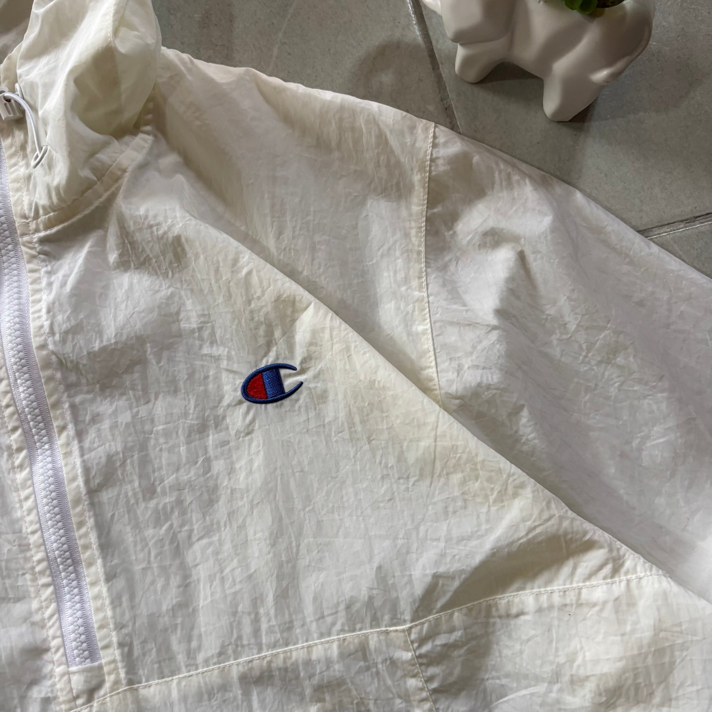 (M FIT L) CHAMPION STORMBREAKER WHITE - NEW BRAND