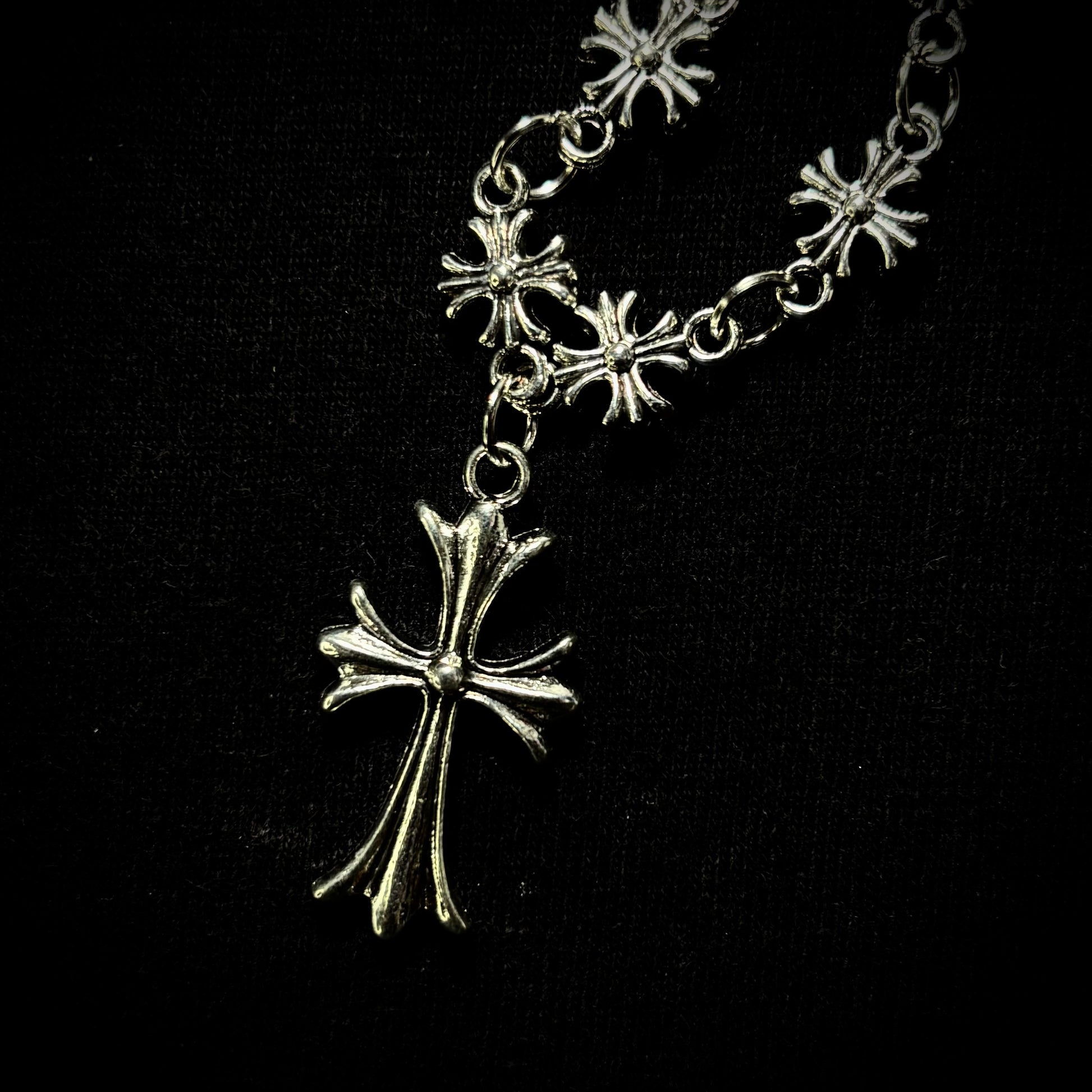 CHROME HEARTS CROSS NECKLACE