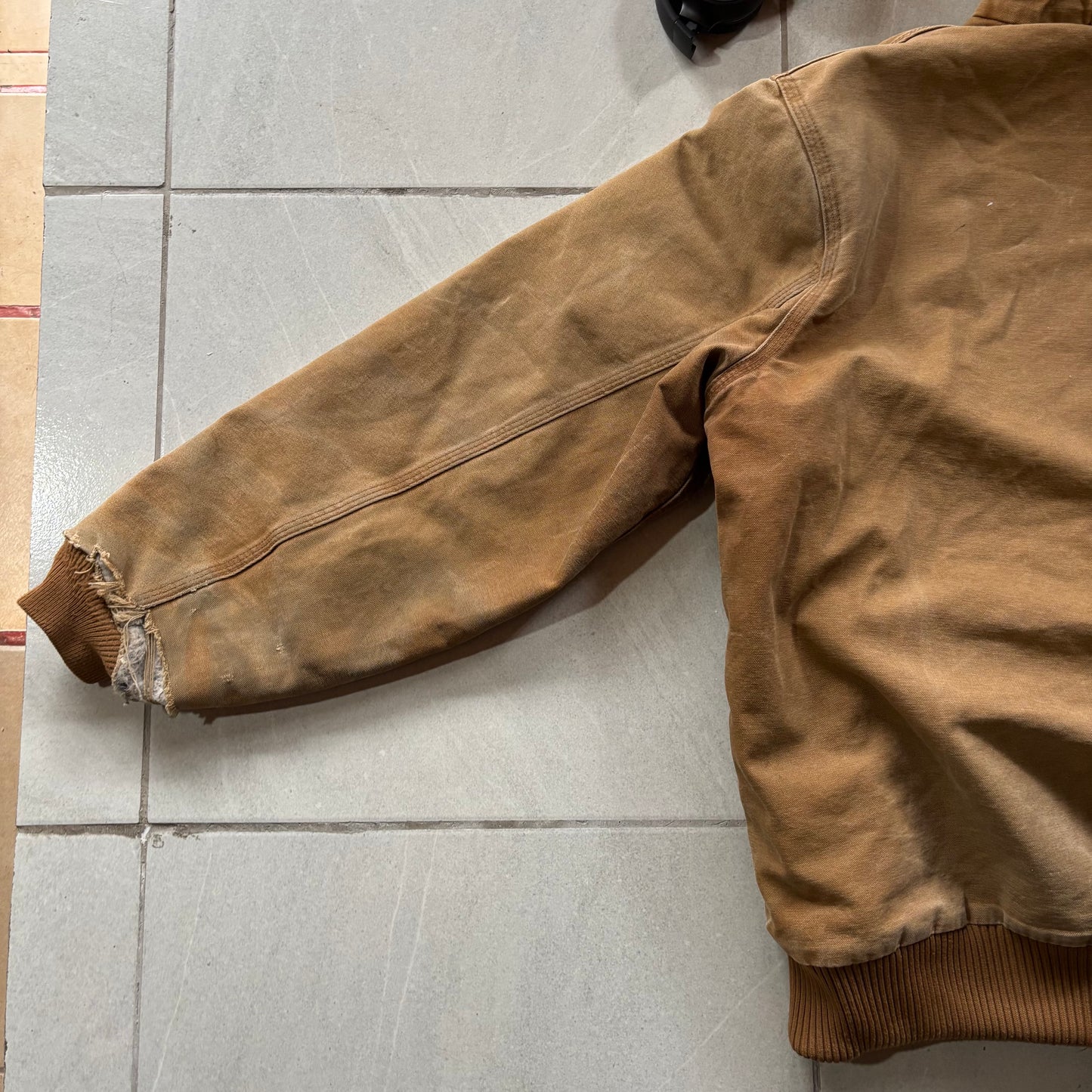 (Xl) VINTAGE CARHARTT ACTIVE JACKET J130 BRN - DISTRESSED