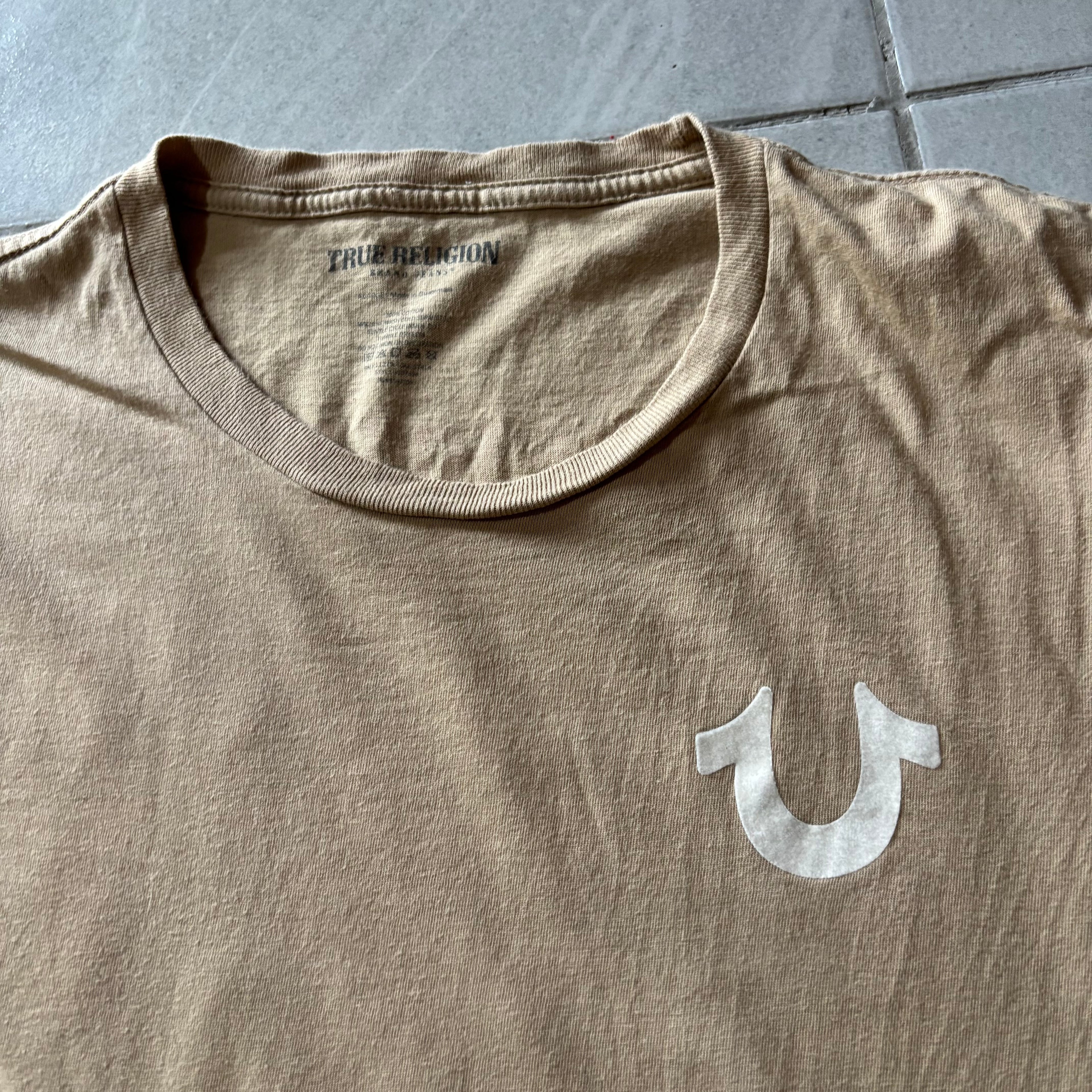 (L) TRUE RELIGION BUDA TEE