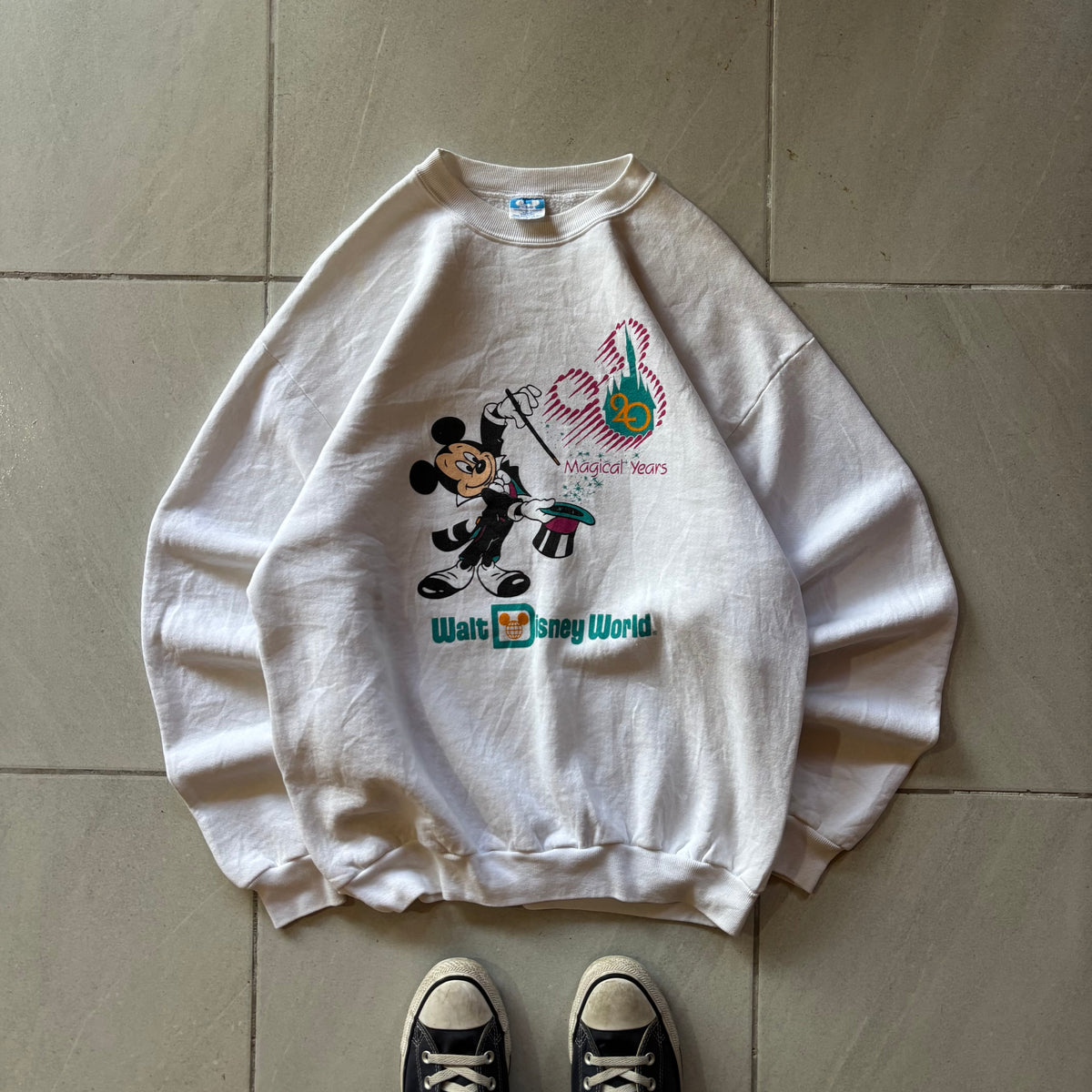 (L) DISNEY LAND CREWNECK