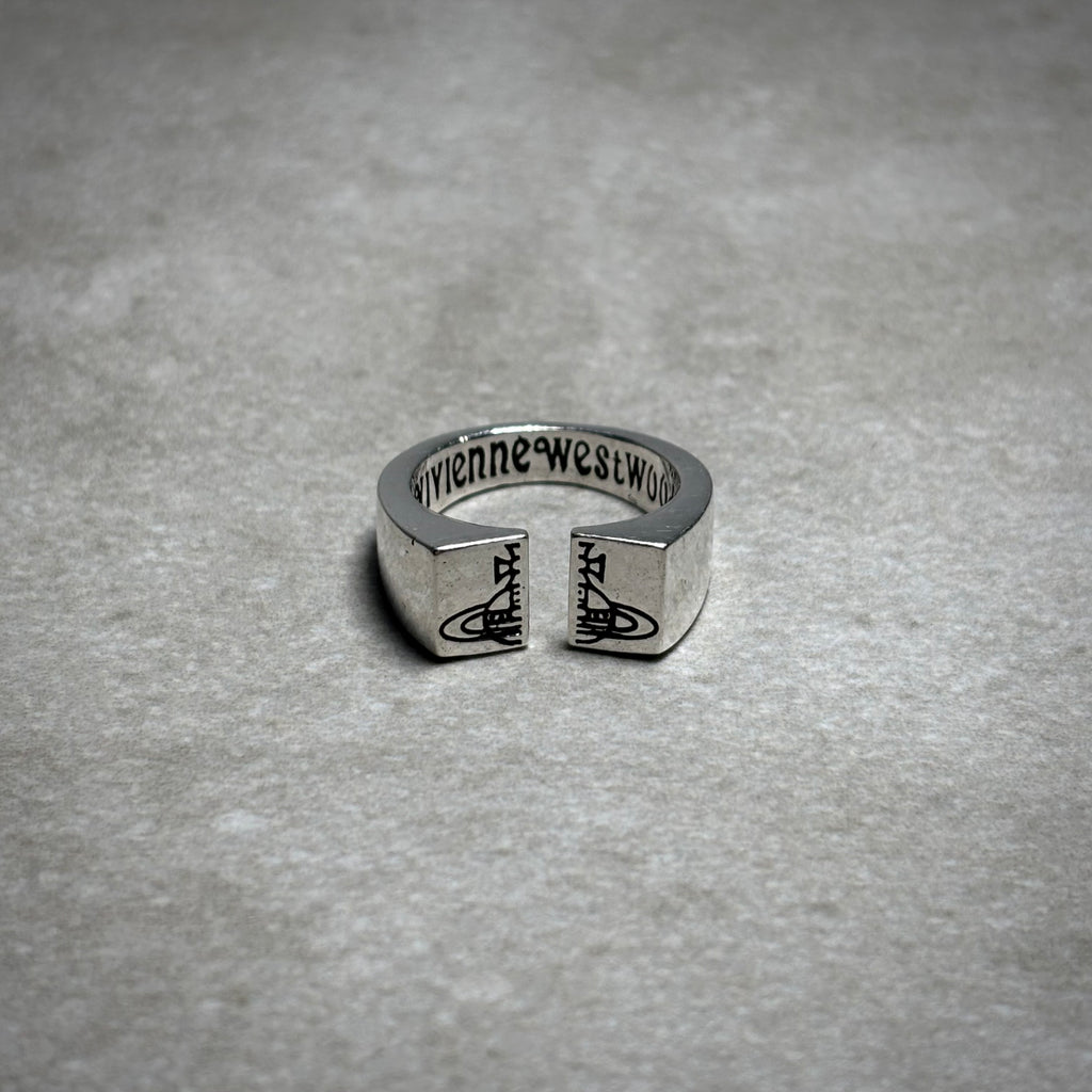 VIVIENNE WESTWOOD RING
