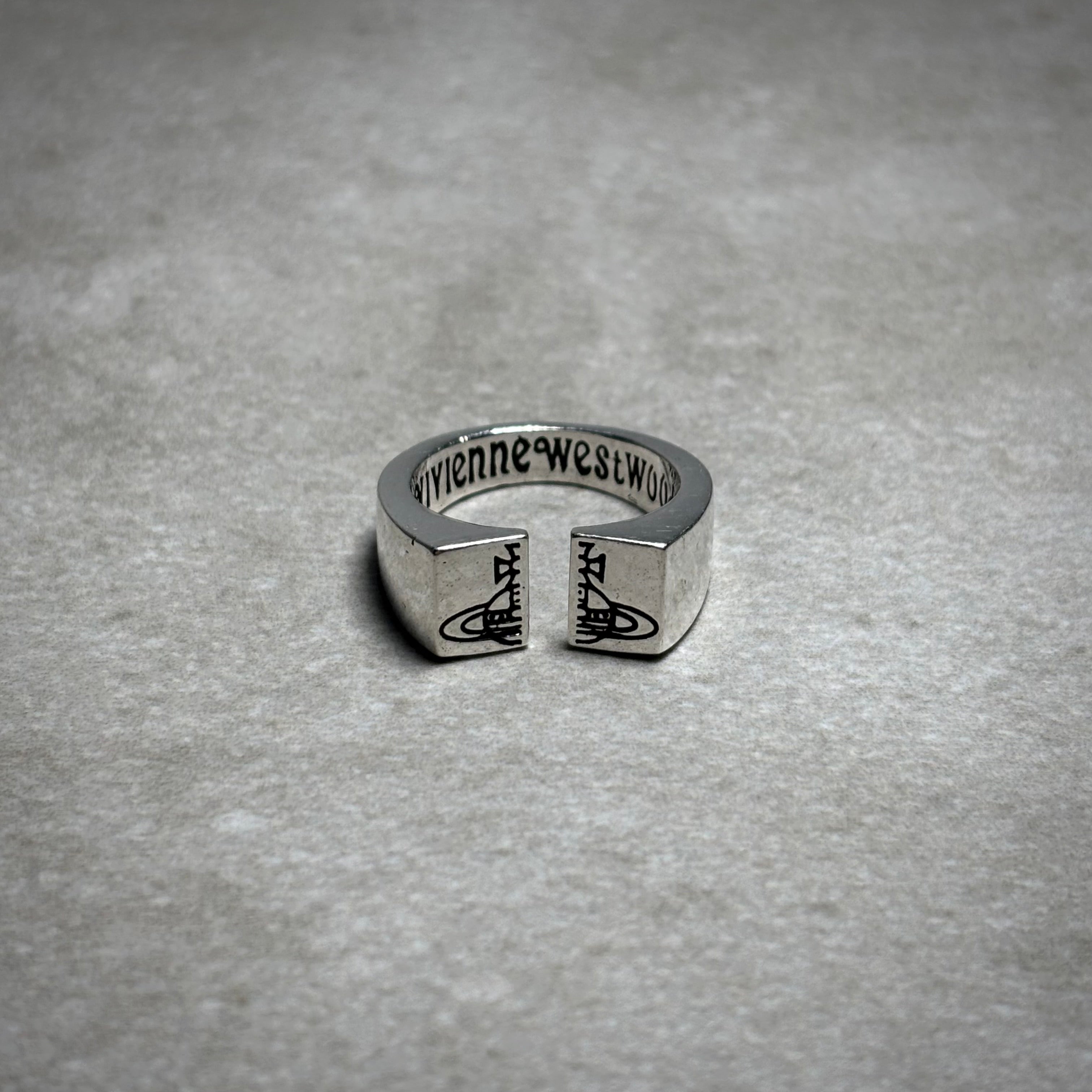 VIVIENNE WESTWOOD RING