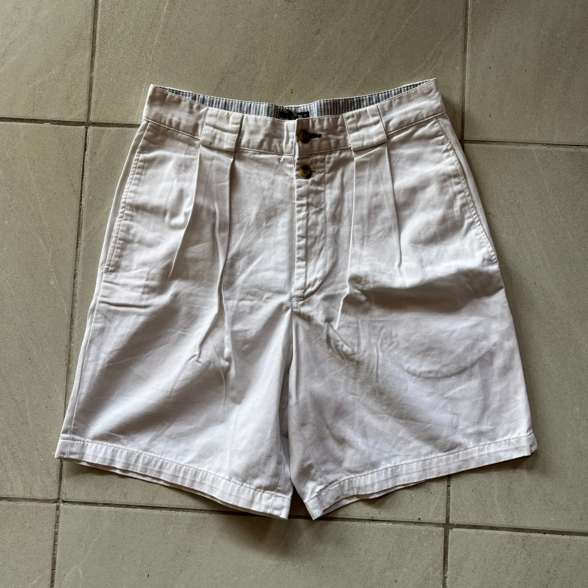 (30) TOMMY HILFIGER SHORT WHITE