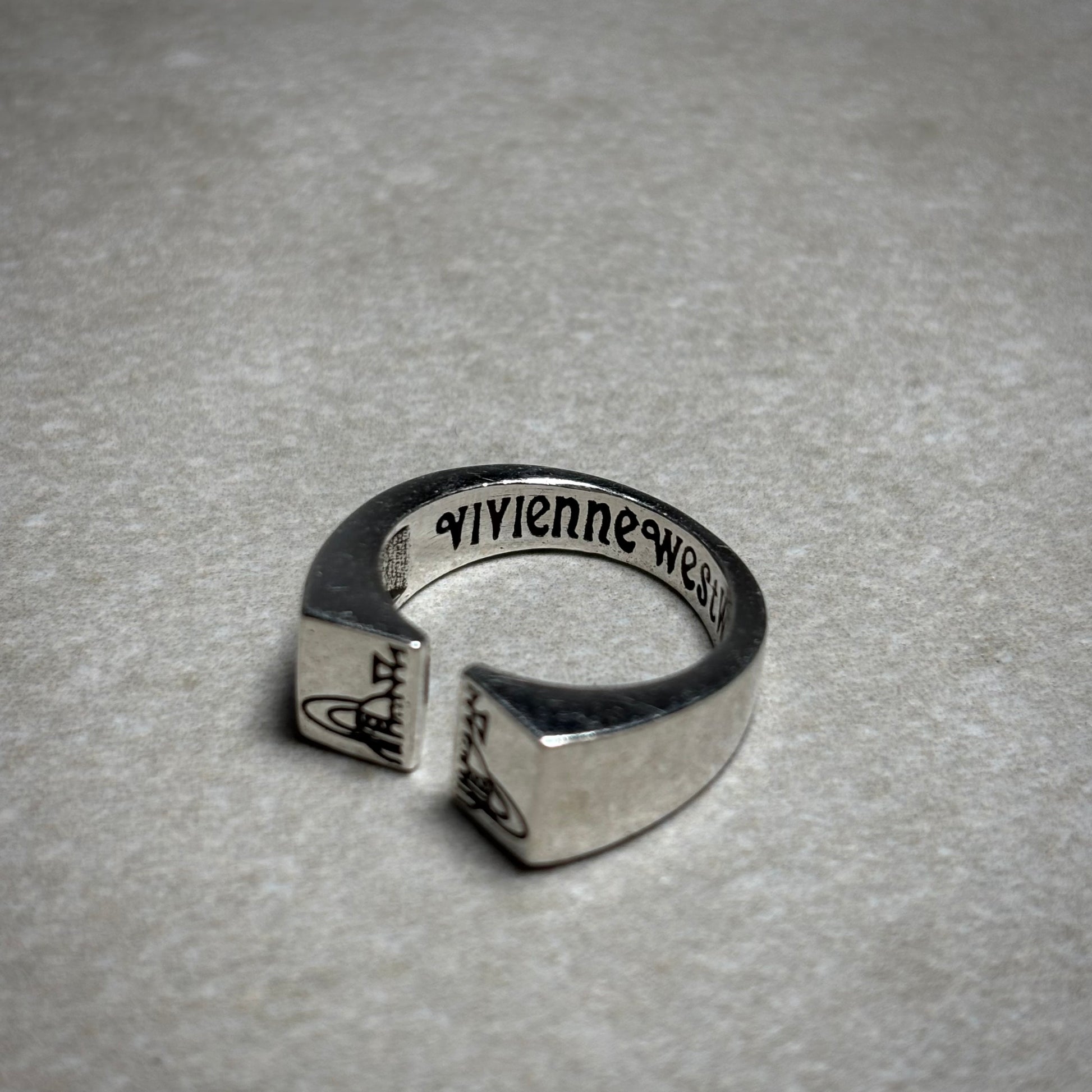 VIVIENNE WESTWOOD RING