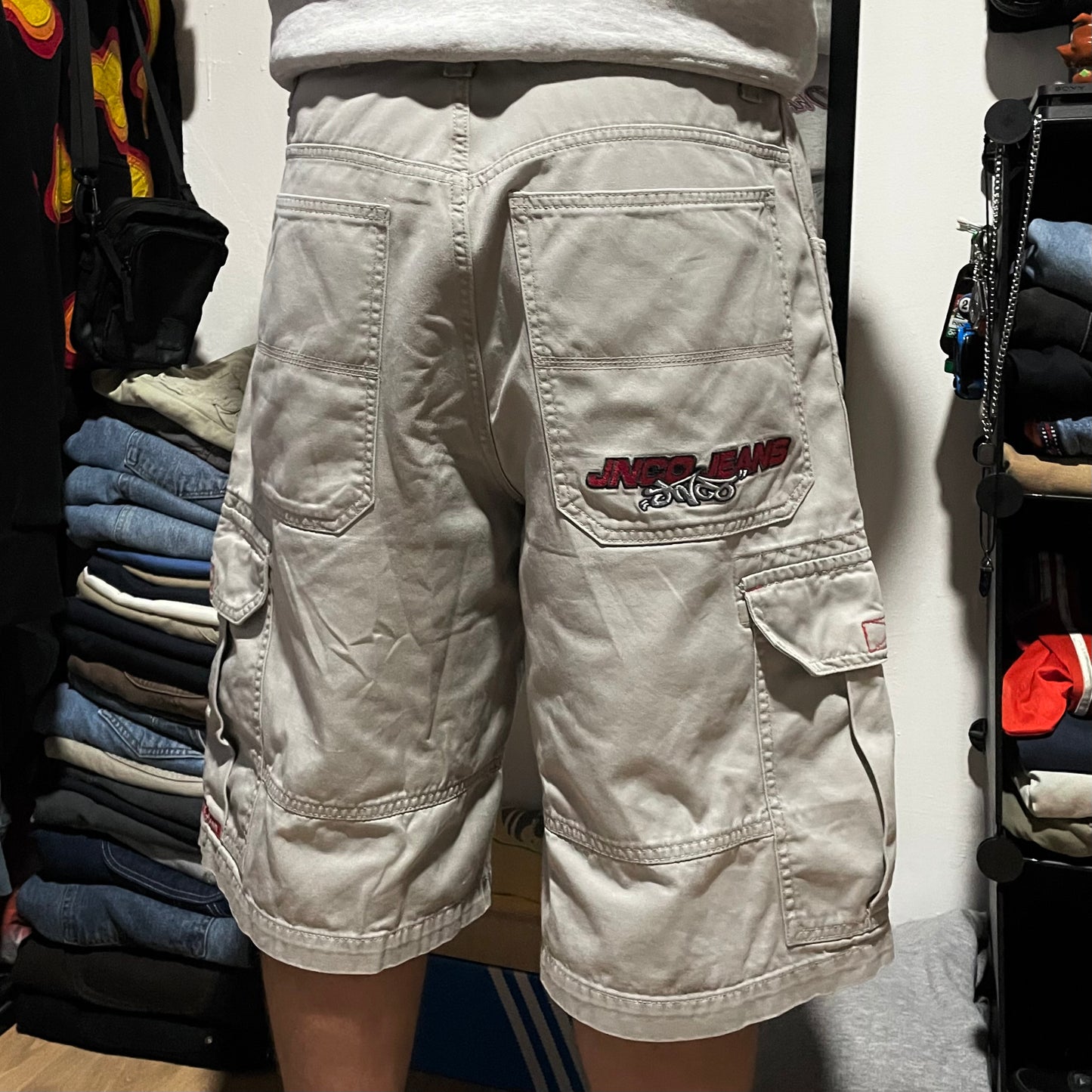 (34) JNCO Baggy Jhort Cargo - NEW - Bordado