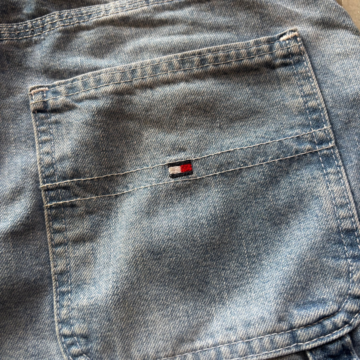 (28) TOMMY HILFIGER MINI SHORT DENIM