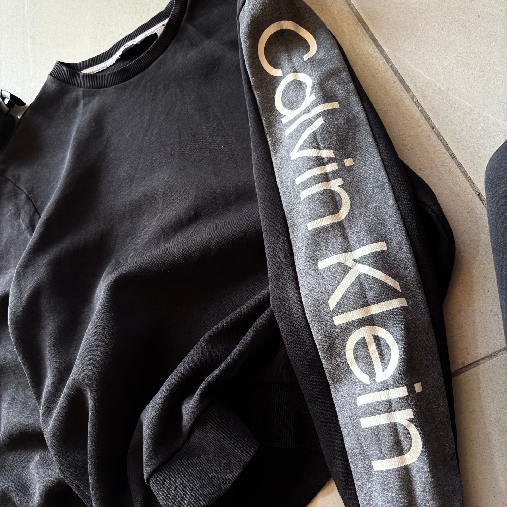 (M BOXY) CALVIN KLEIN CREWNECK LEGIT