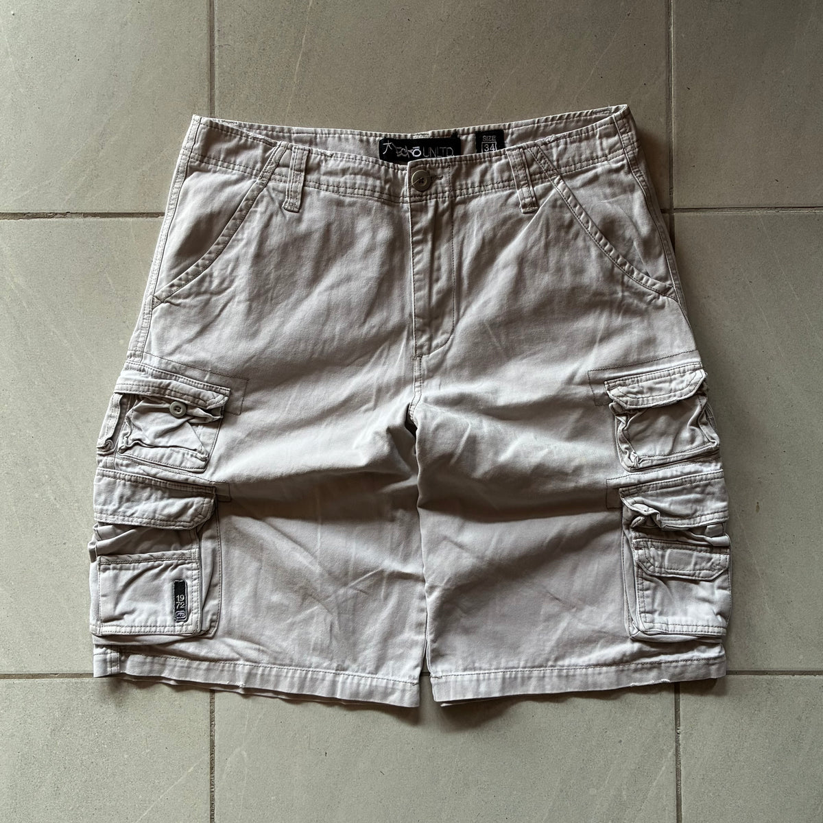 (28) CARHARTT SHORT CARGO