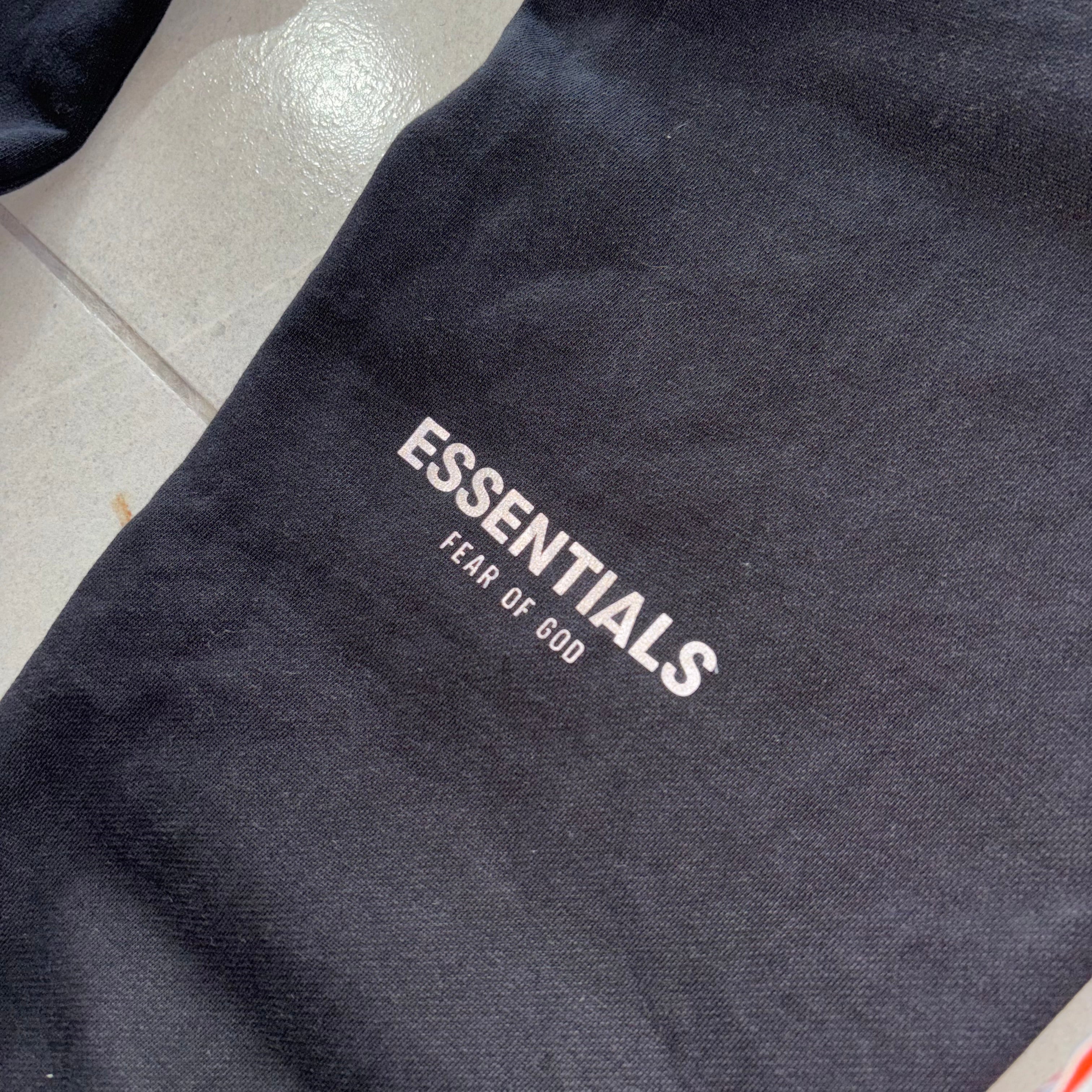 (FIT L) ESSENTIALS FEAR OF GOD LEGIT