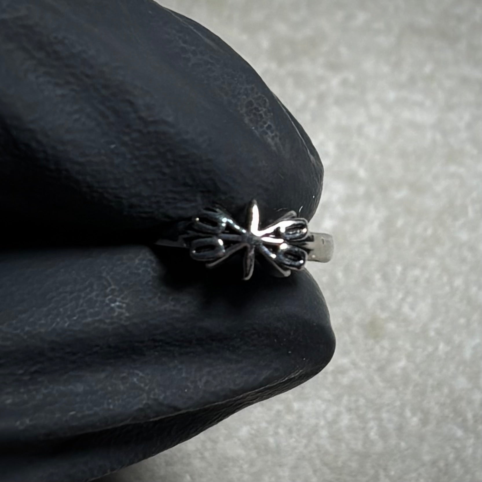ARETES CHROME HEARTS (PAR)