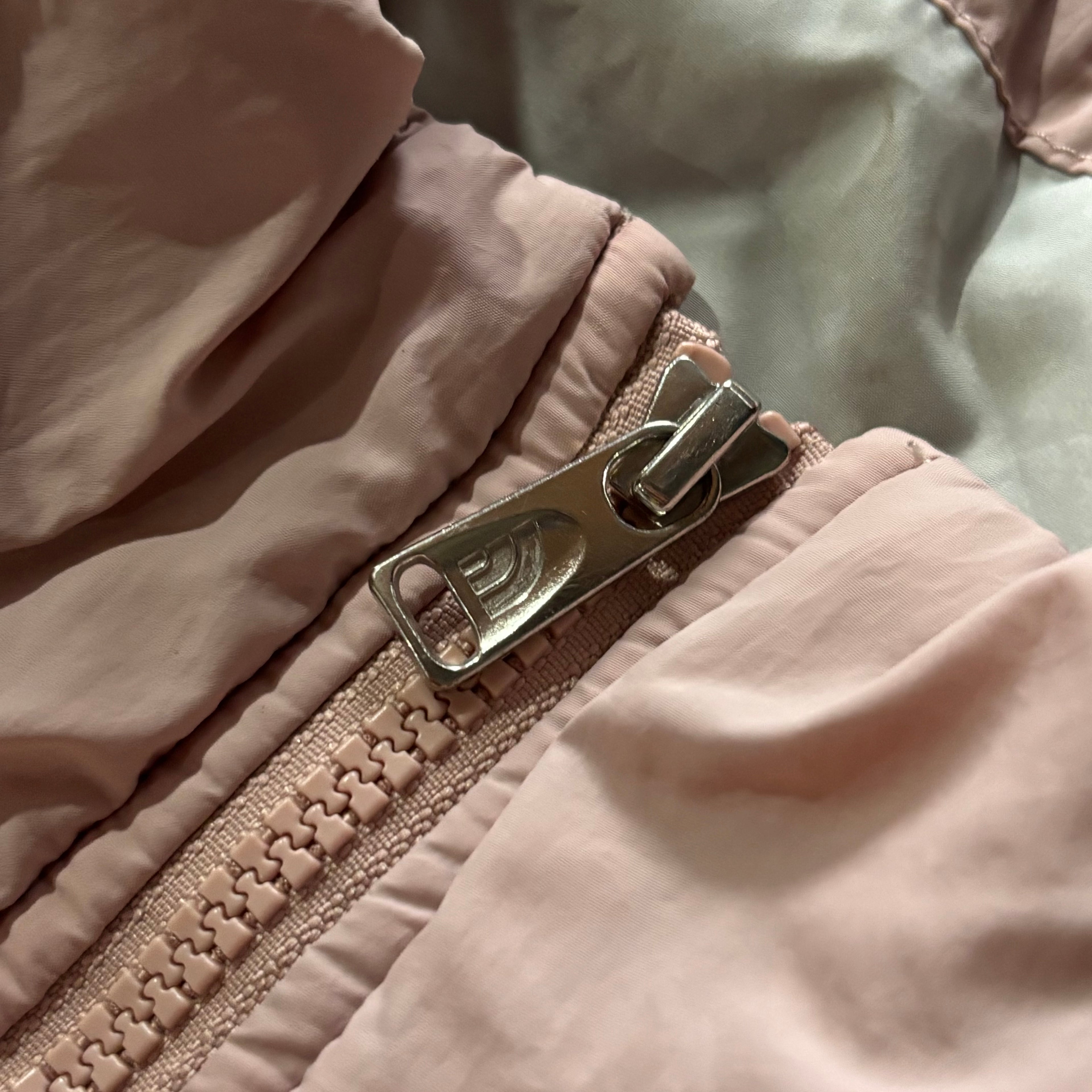 (L) THE NORTH FACE PUFFER JACKET