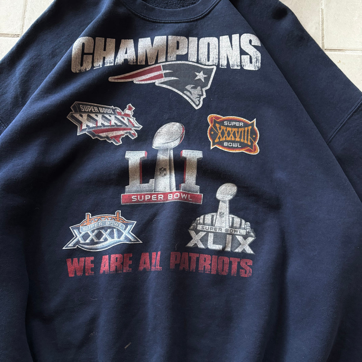 (L) VINTAGE NFL CHAMPIONS CREWNECK