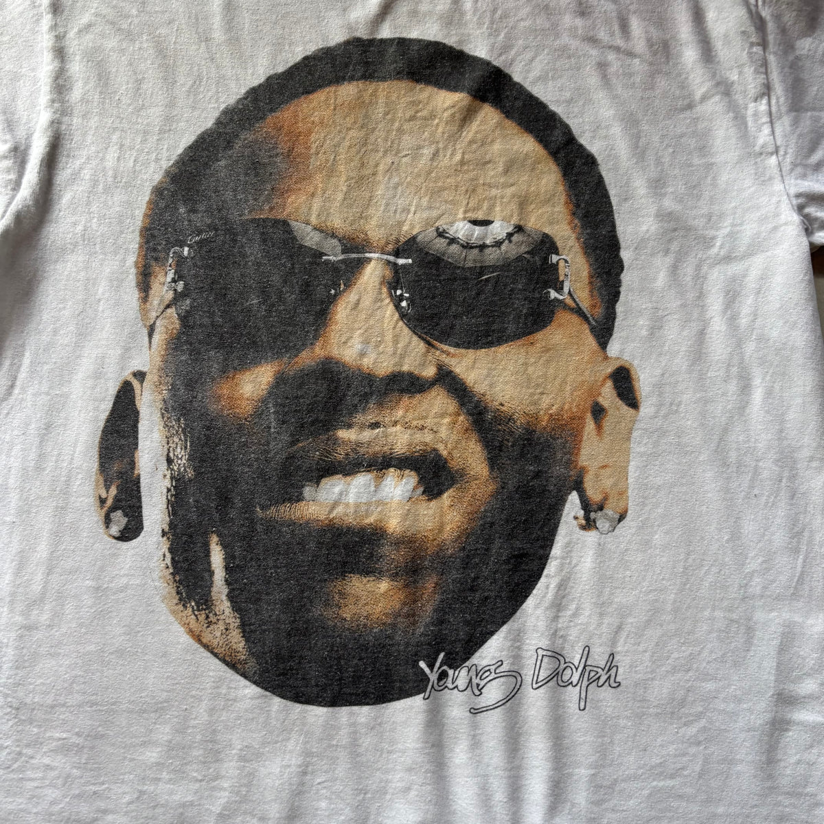 (L) YOUNG DOLPH GRAPHIC TEE