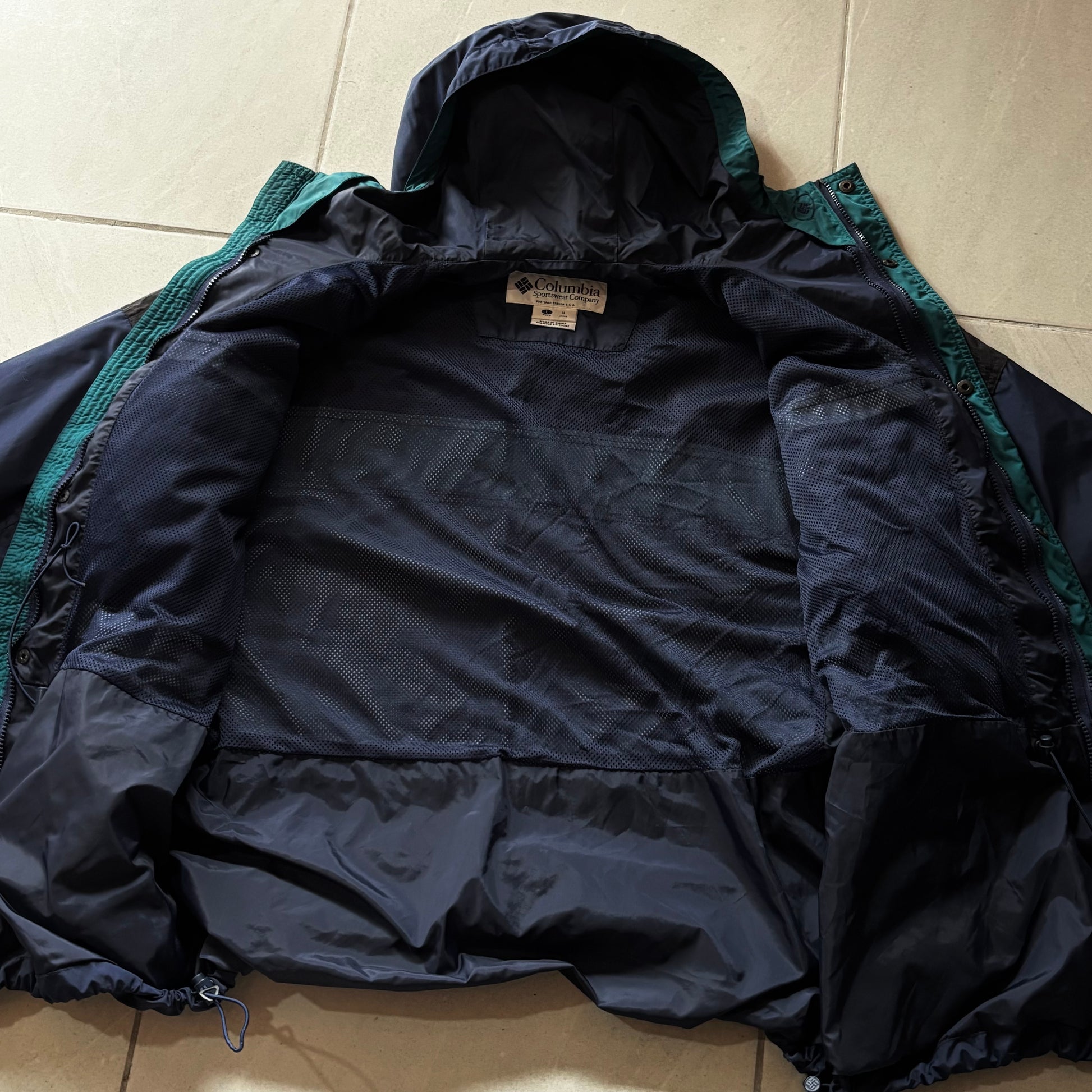 (XL) COLUMBIA WINDBREAKER COMPLETE