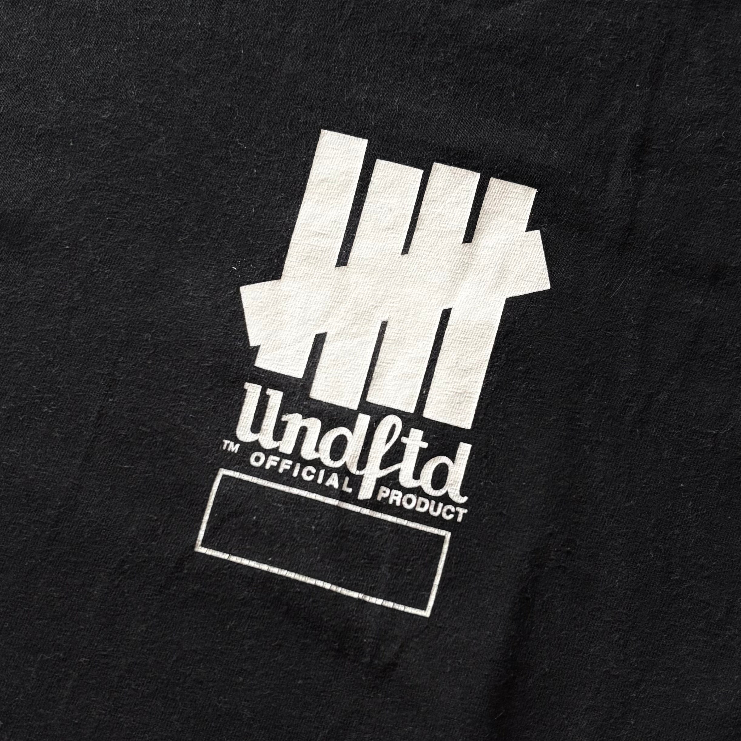(FIT L) UNDEFEATED TEE