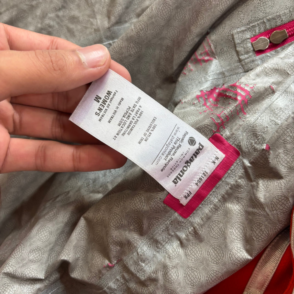 (M) PATAGONIA WINDBREAKER