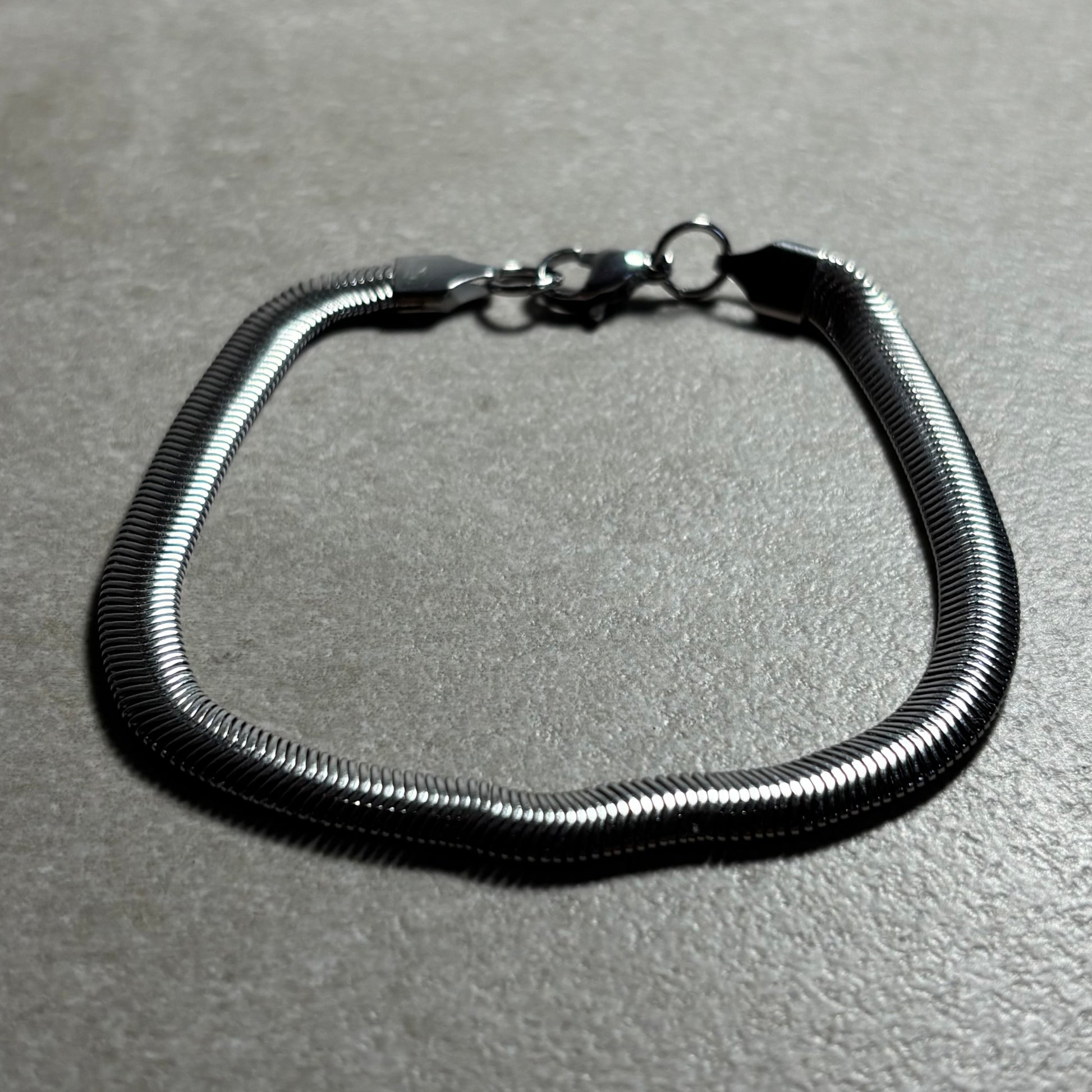 PULSERA RARE PLATEADA