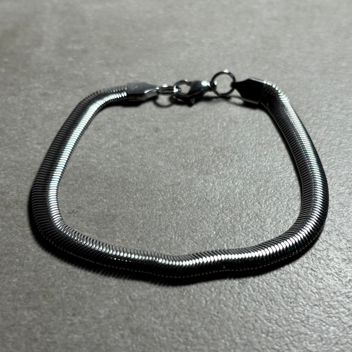 PULSERA RARE PLATEADA