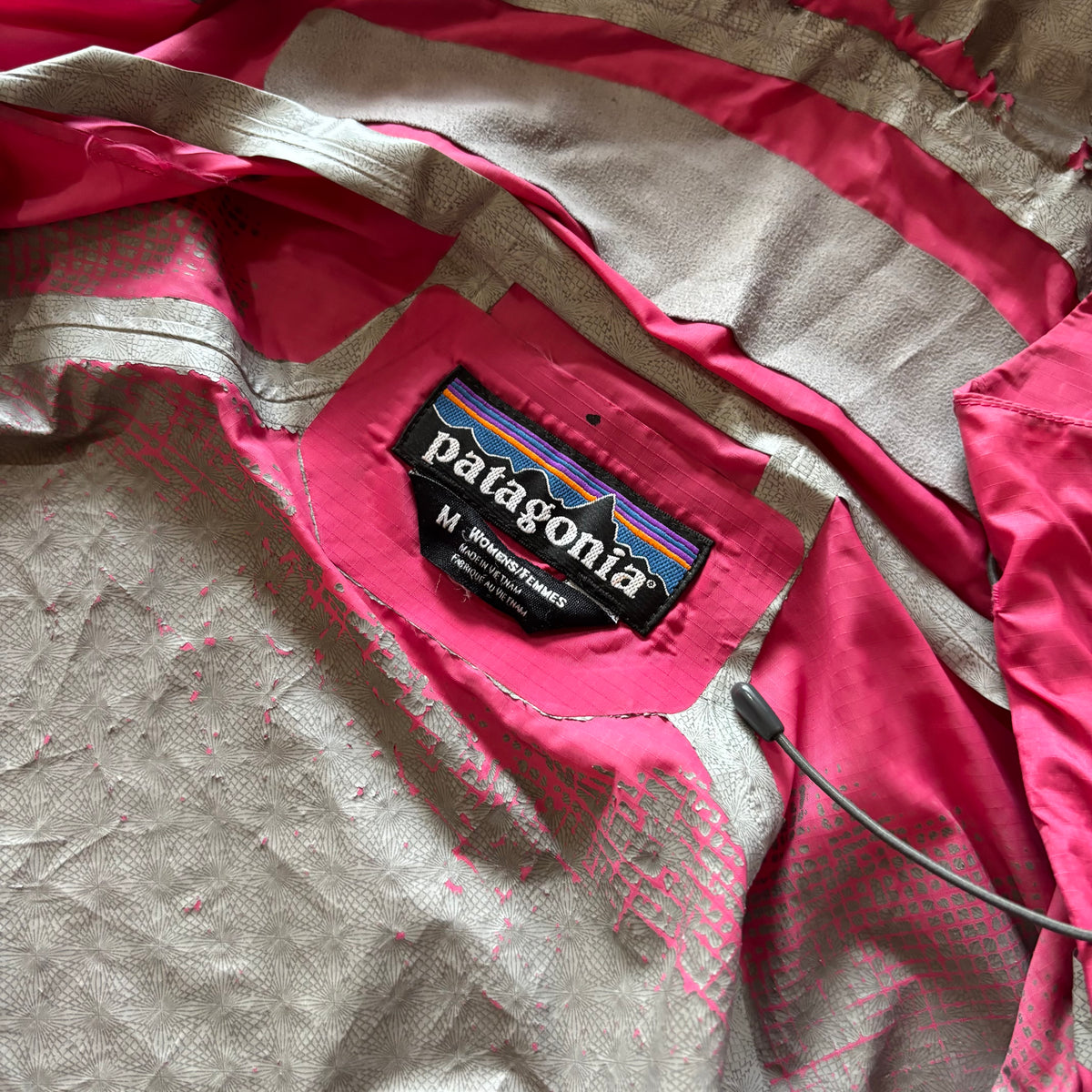 (M) PATAGONIA WINDBREAKER