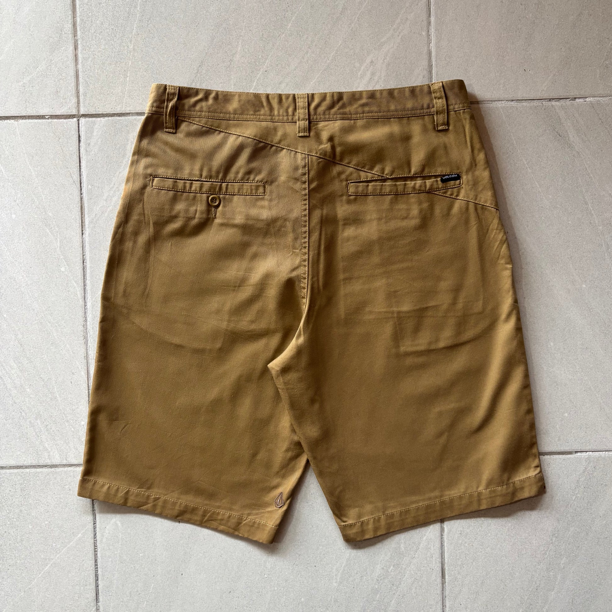 (33) VOLCOM SHORT