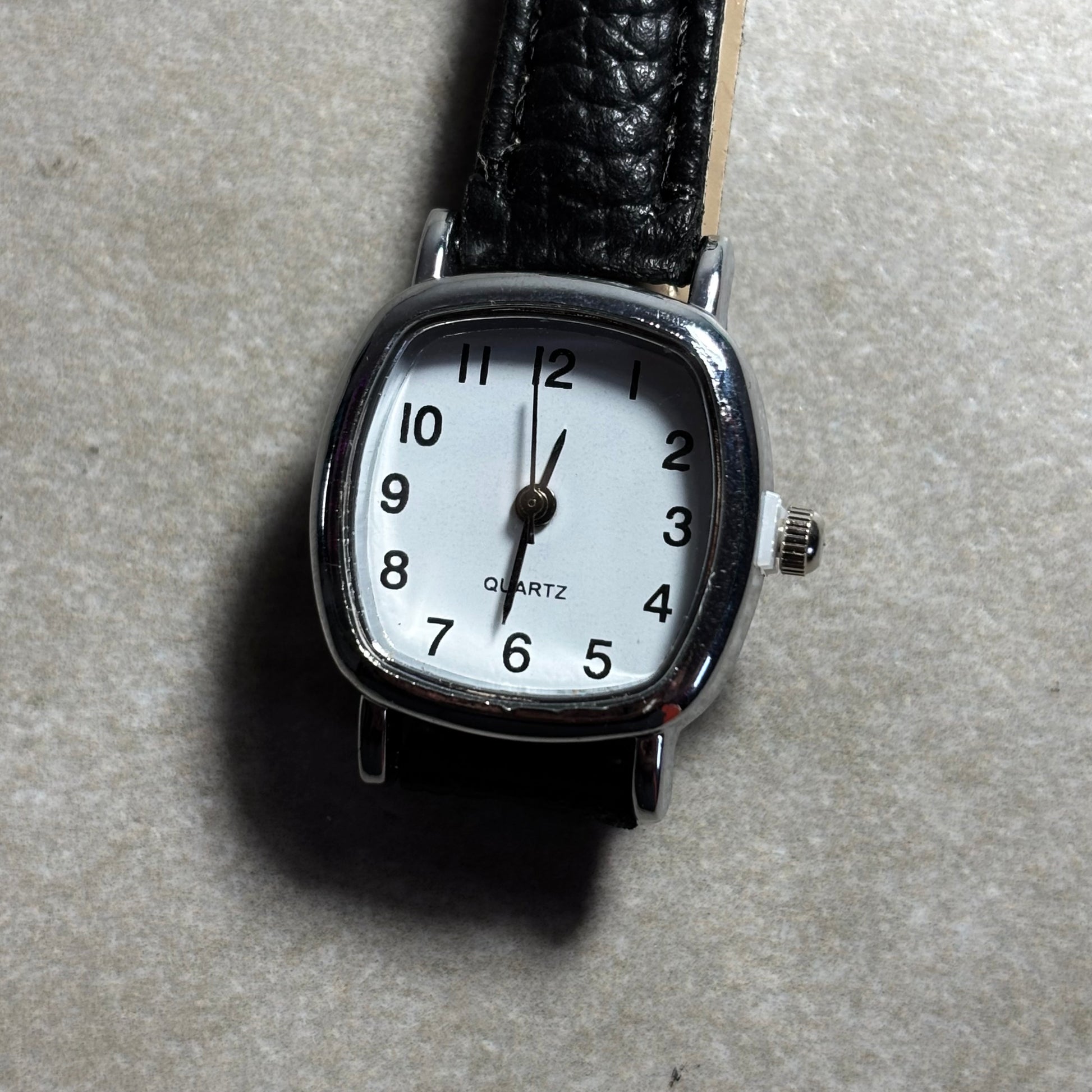 RELOJ ESTILO VINTAGE NEGRO