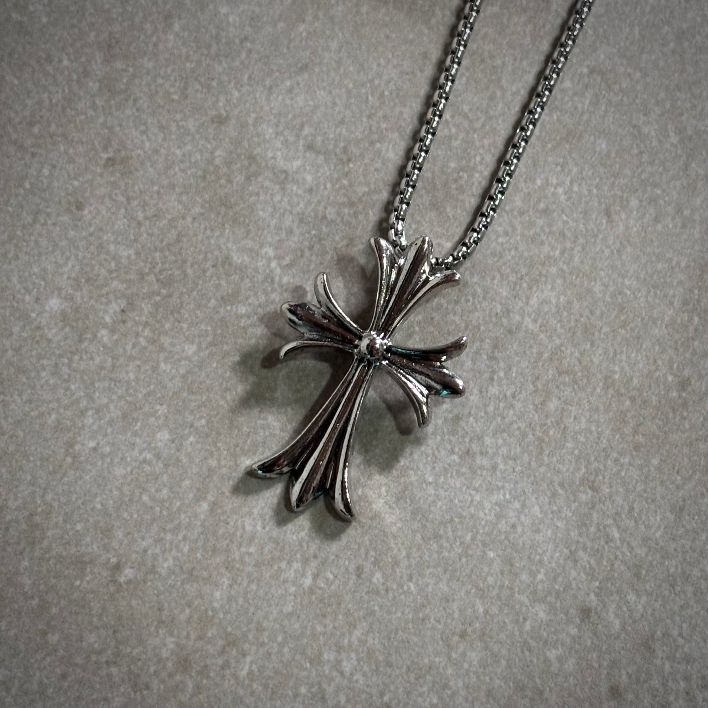 CHROME HEARTS CROSS NECKLACE