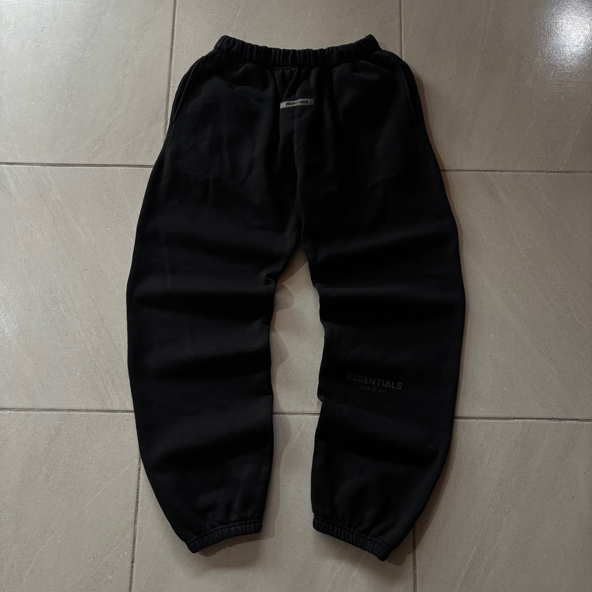 (FIT L) ESSENTIALS FEAR OF GOD LEGIT