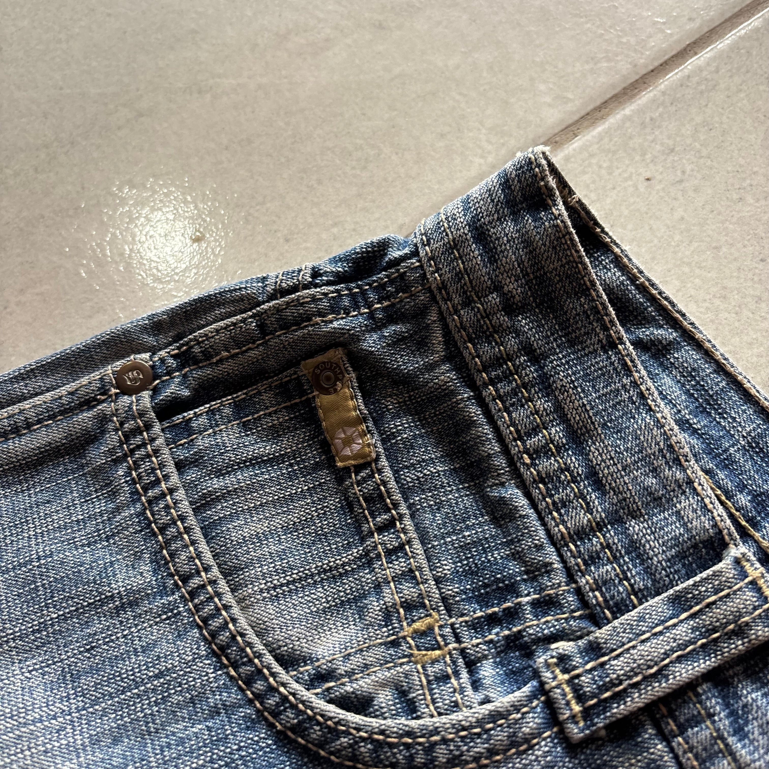 (30) SOUTH POLE SHORT GOLD TAB