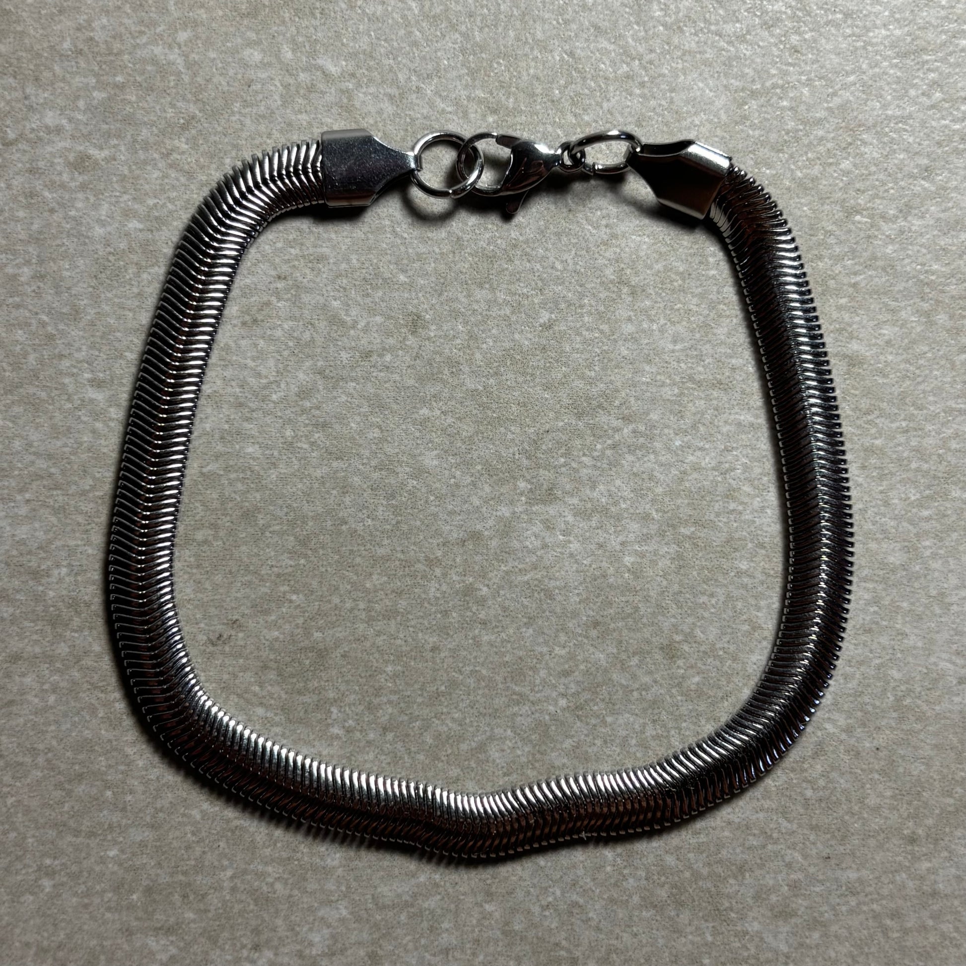 PULSERA RARE PLATEADA