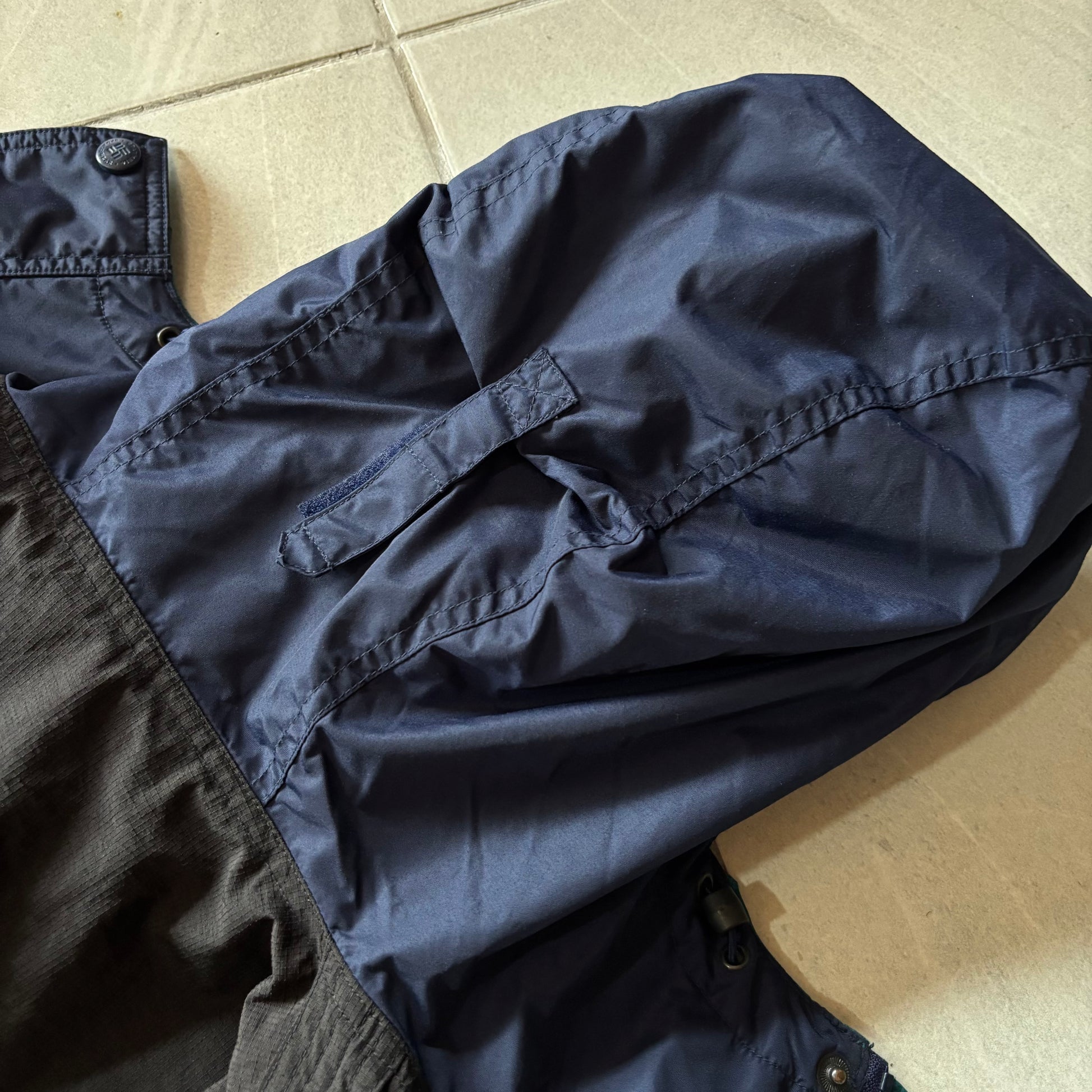 (XL) COLUMBIA WINDBREAKER COMPLETE