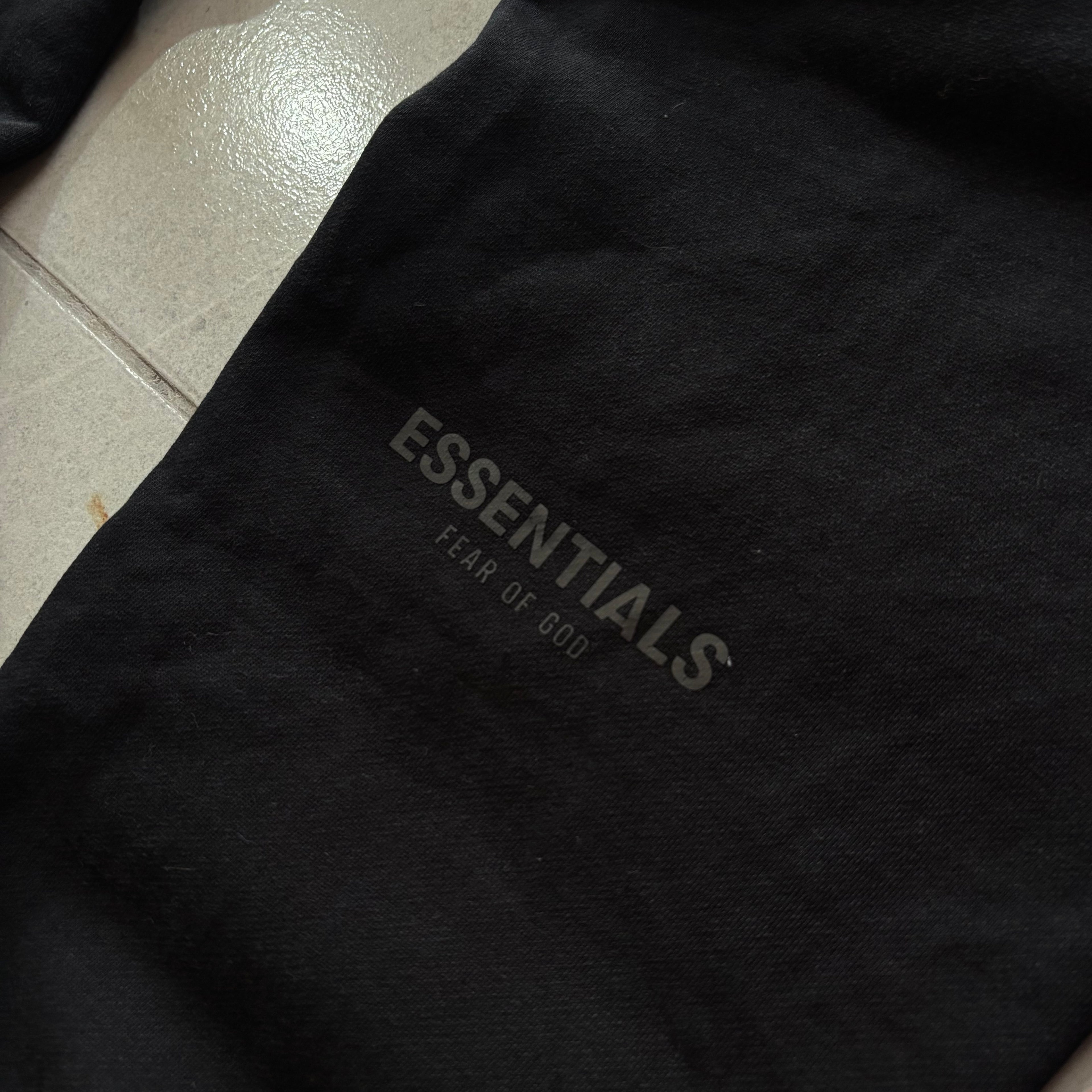 (FIT L) ESSENTIALS FEAR OF GOD LEGIT