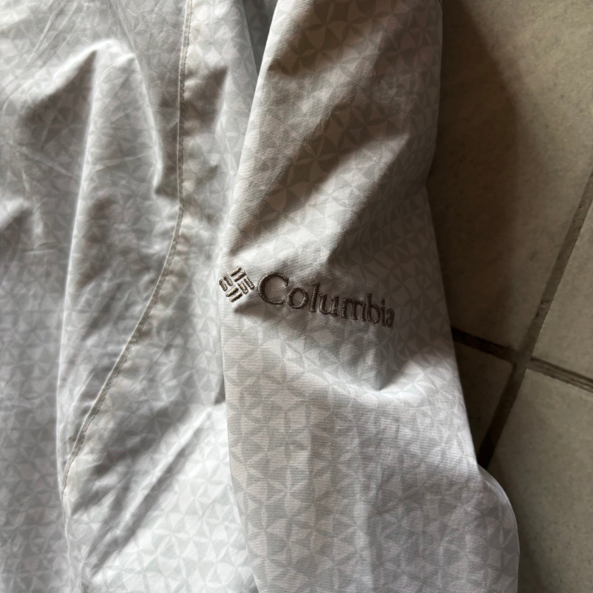 (L) COLUMBIA ABSTRACT WATERPROOF NEW
