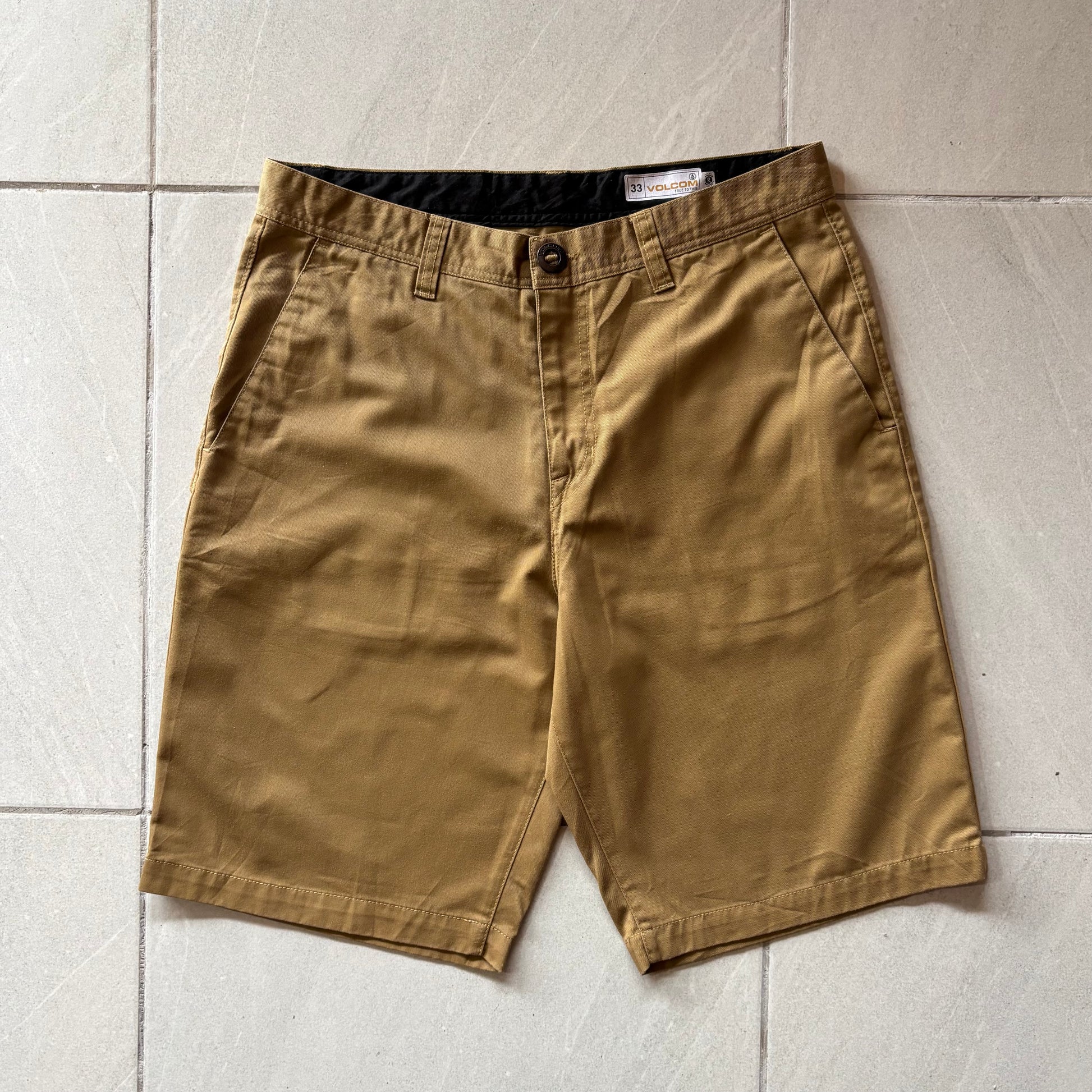 (33) VOLCOM SHORT