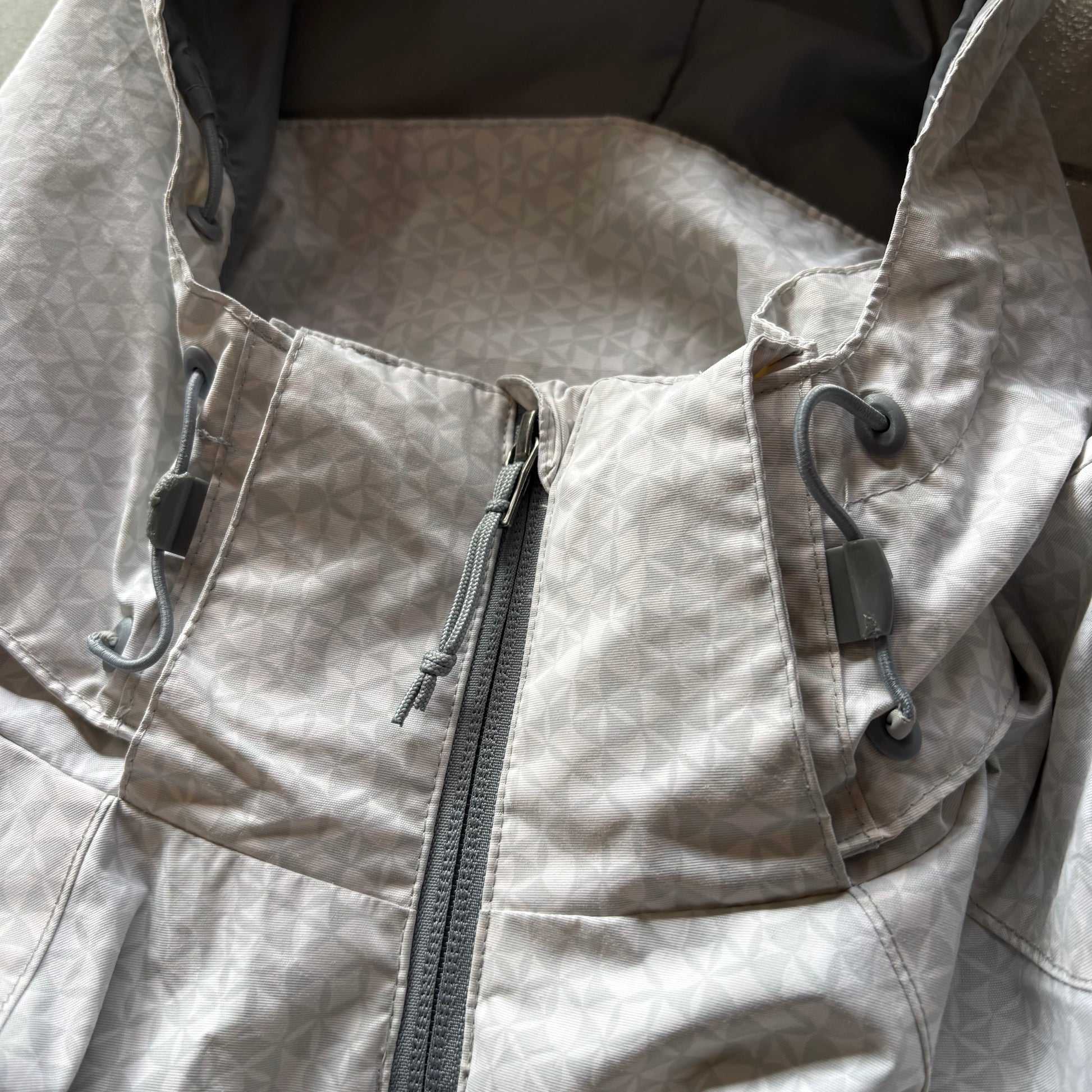 (L) COLUMBIA ABSTRACT WATERPROOF NEW