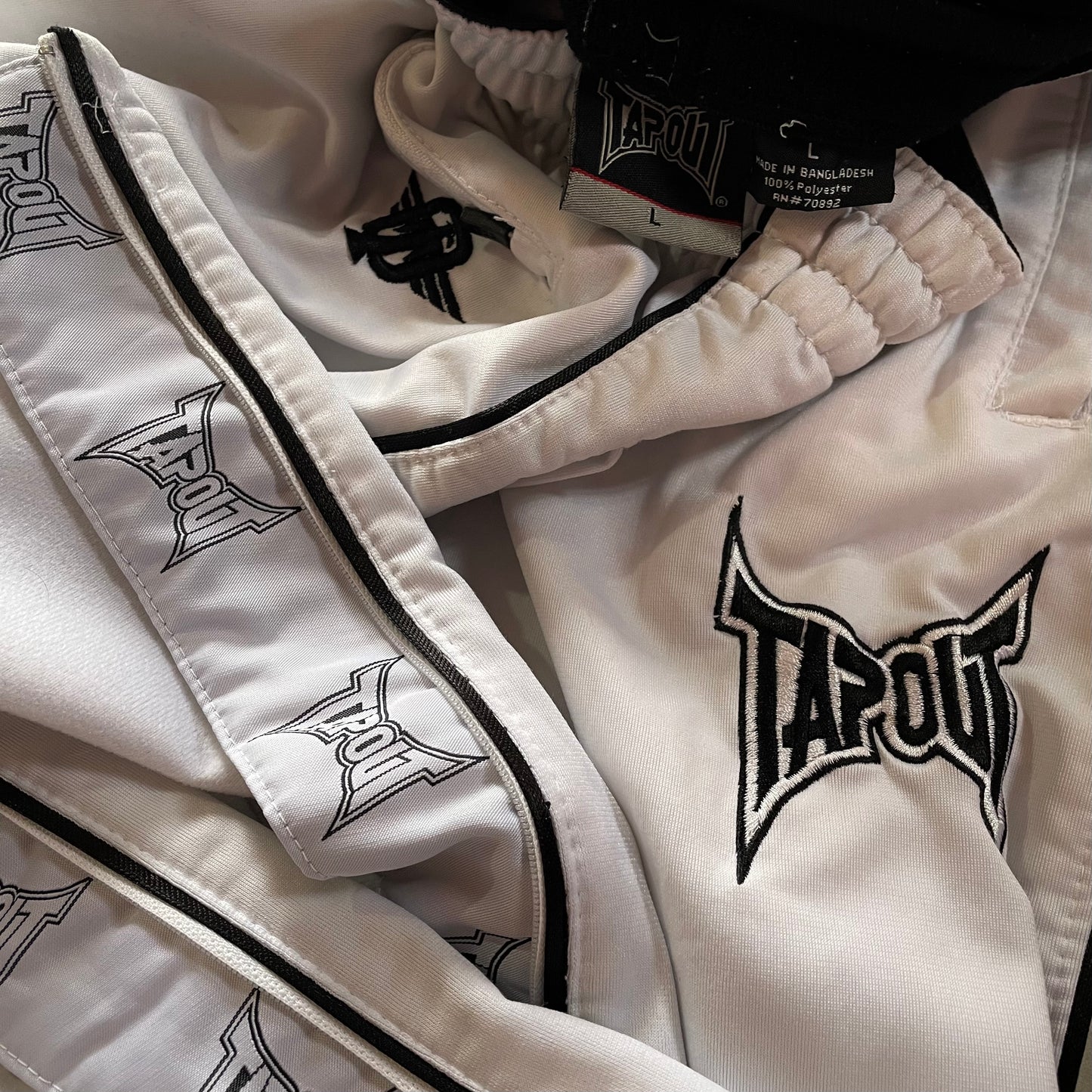 (L) TAPOUT Track Pant - Bordado