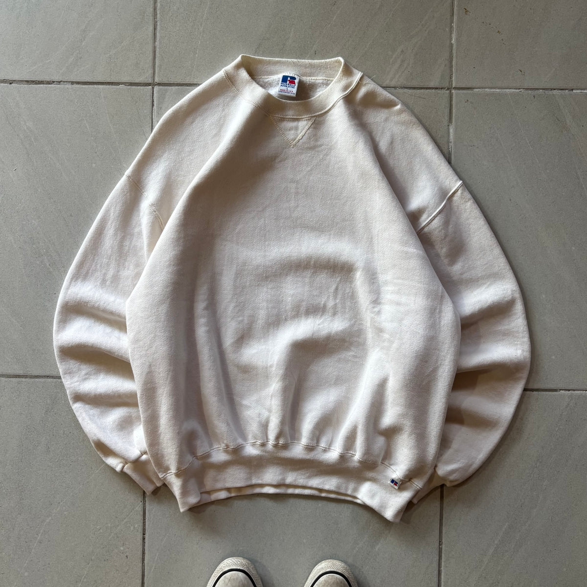 (L) RUSSELL CREWNECK HUESO