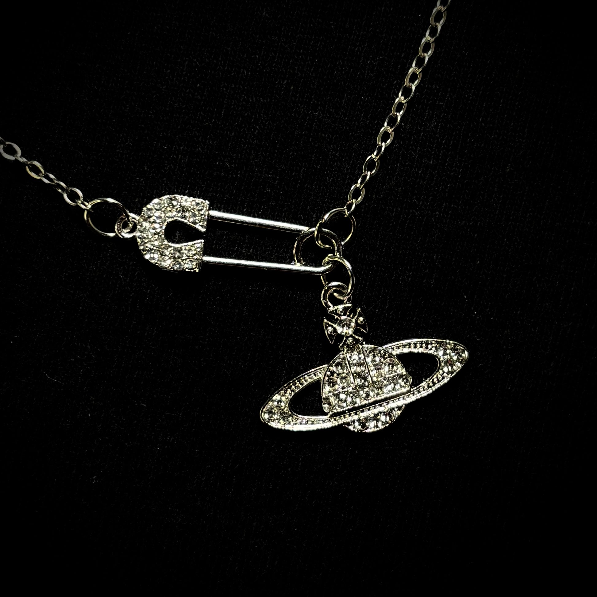 VIVIENNE WESTWOOD NECKLACE