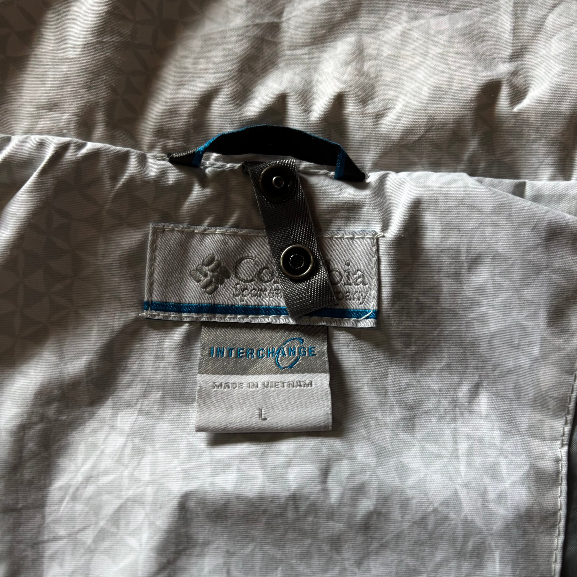 (L) COLUMBIA ABSTRACT WATERPROOF NEW