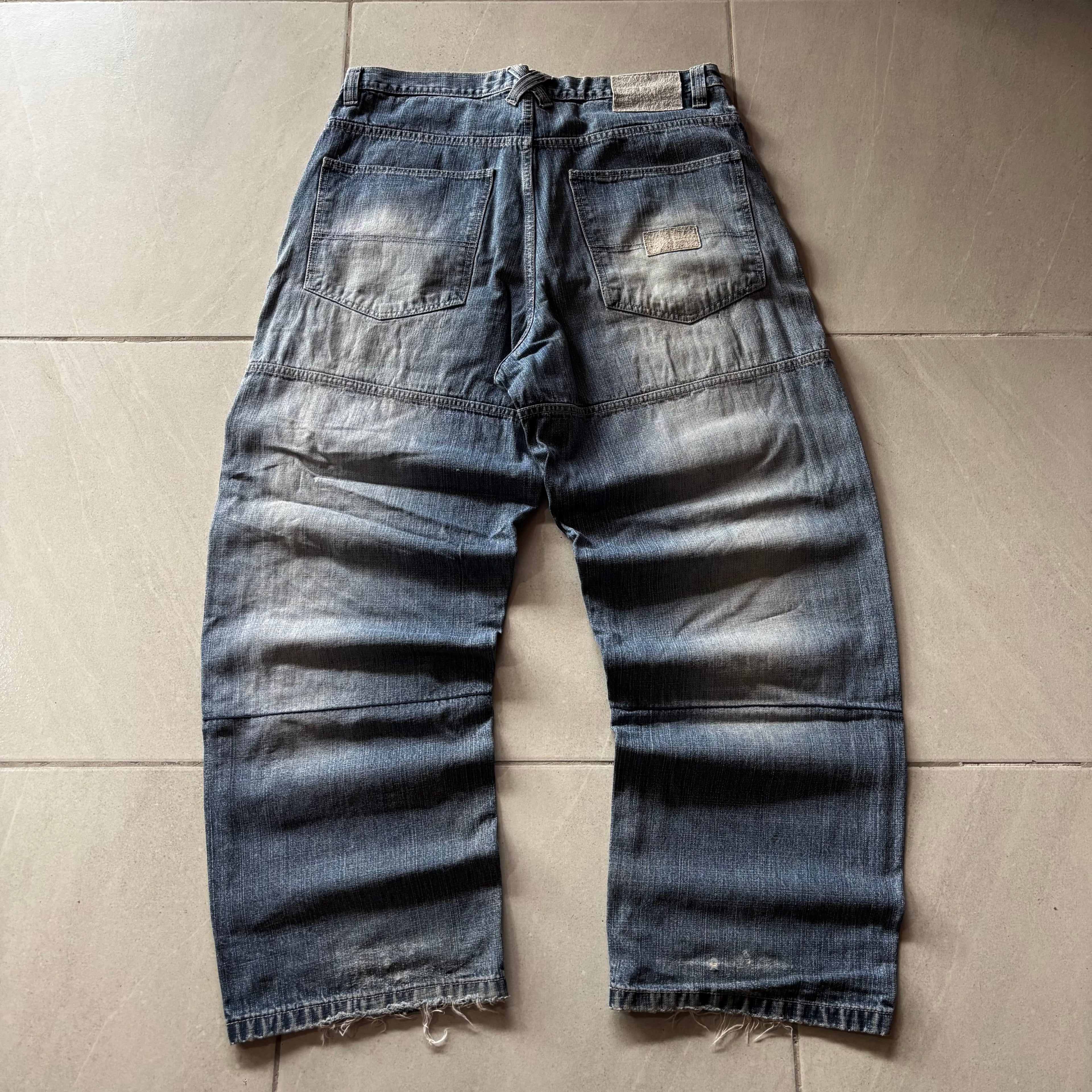 (38) SOUTH POLE RARE PANT