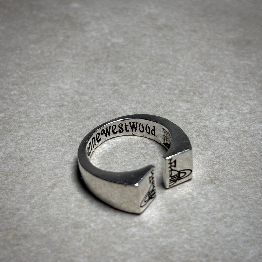 VIVIENNE WESTWOOD RING