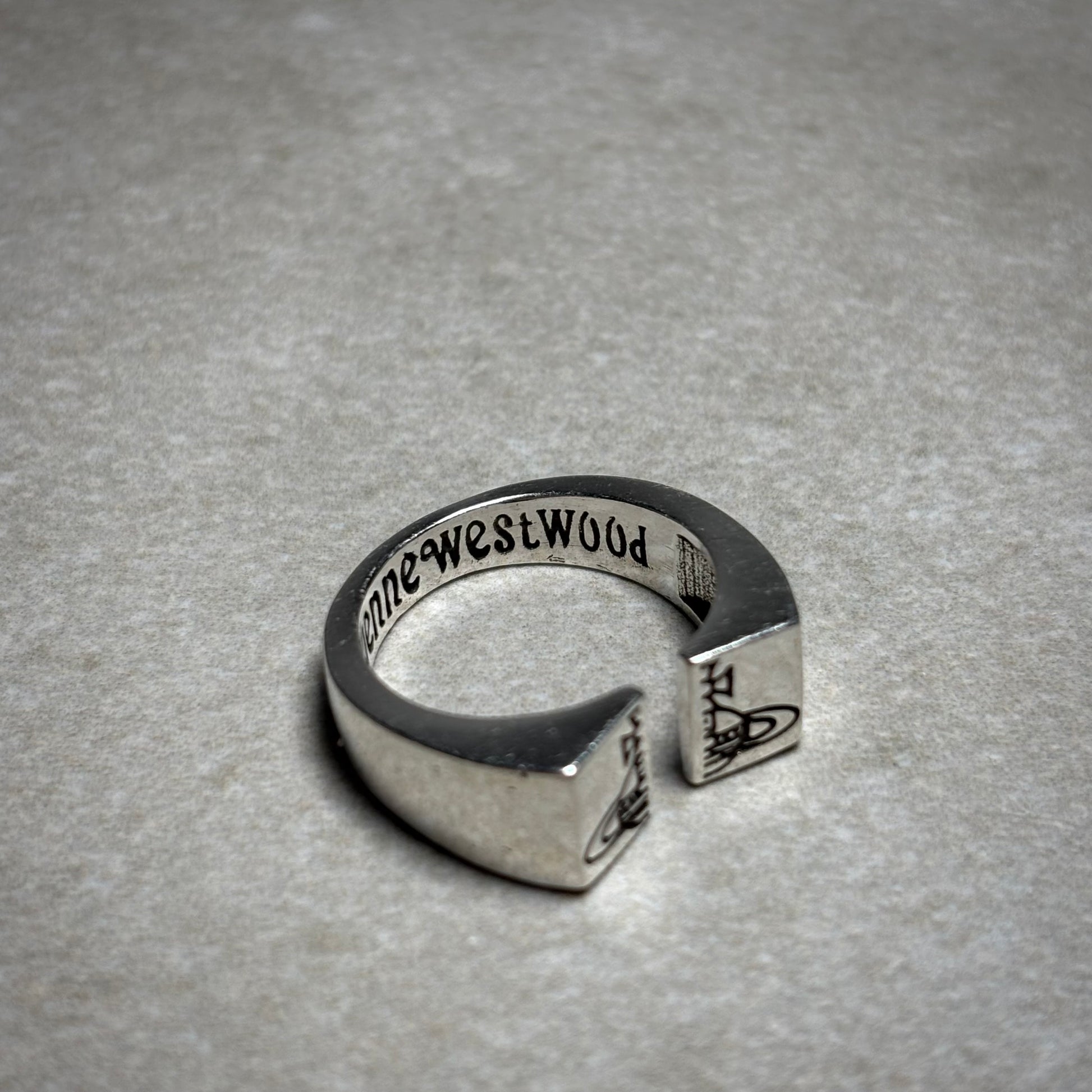 VIVIENNE WESTWOOD RING
