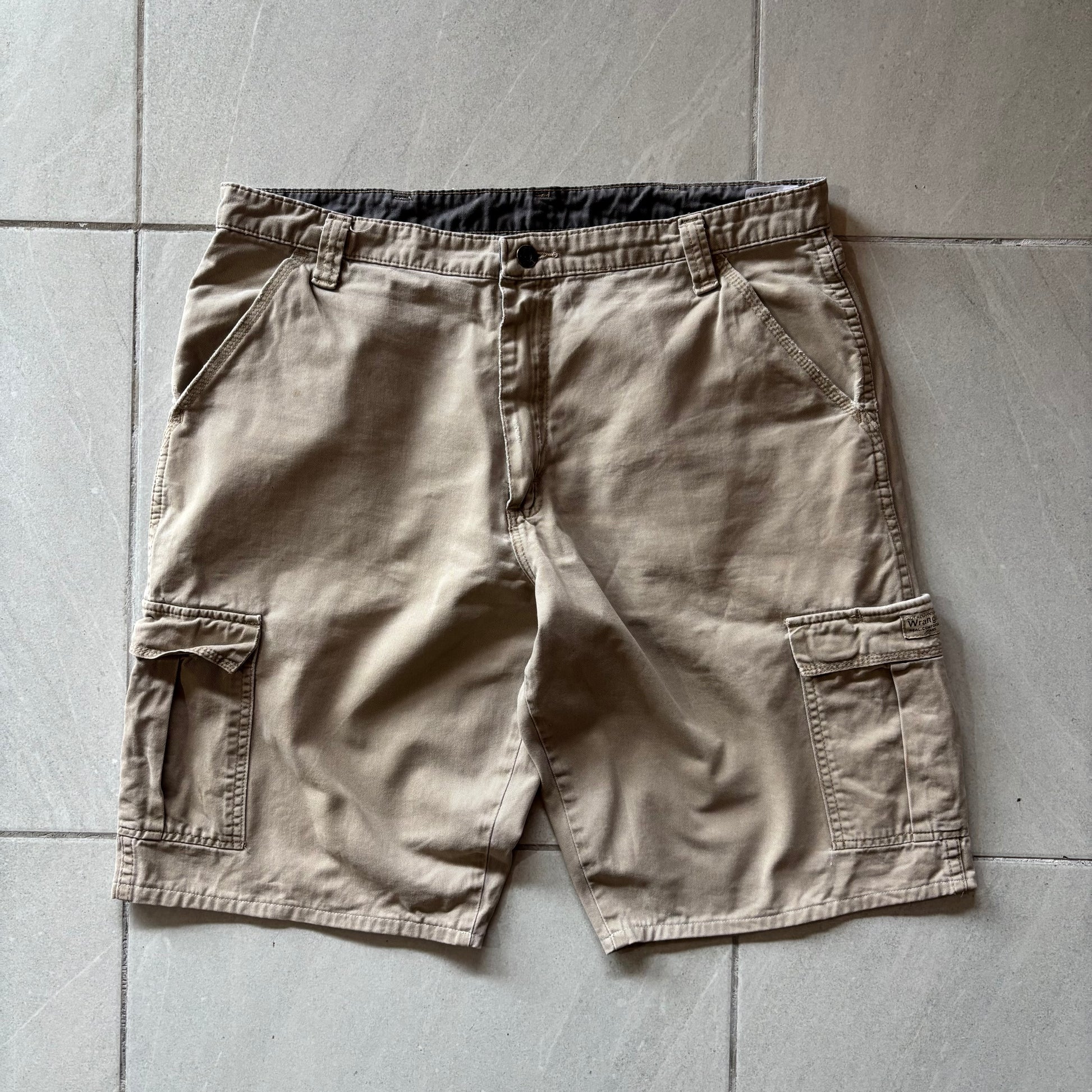 (36) WRANGLER CARGO SHORT