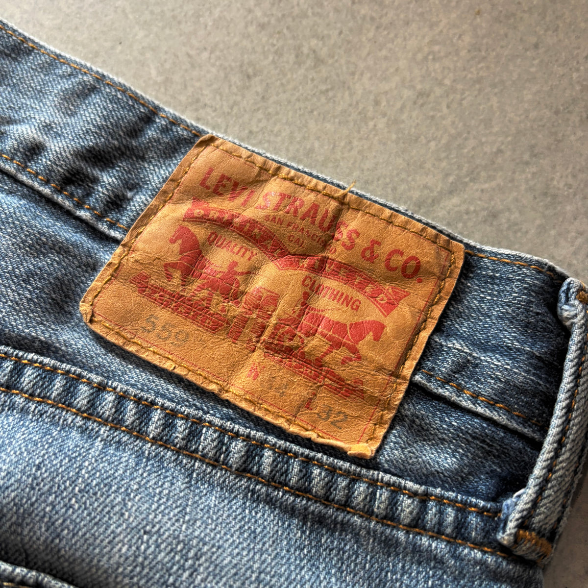 (34/32) LEVI'S 559 DENIM JEANS