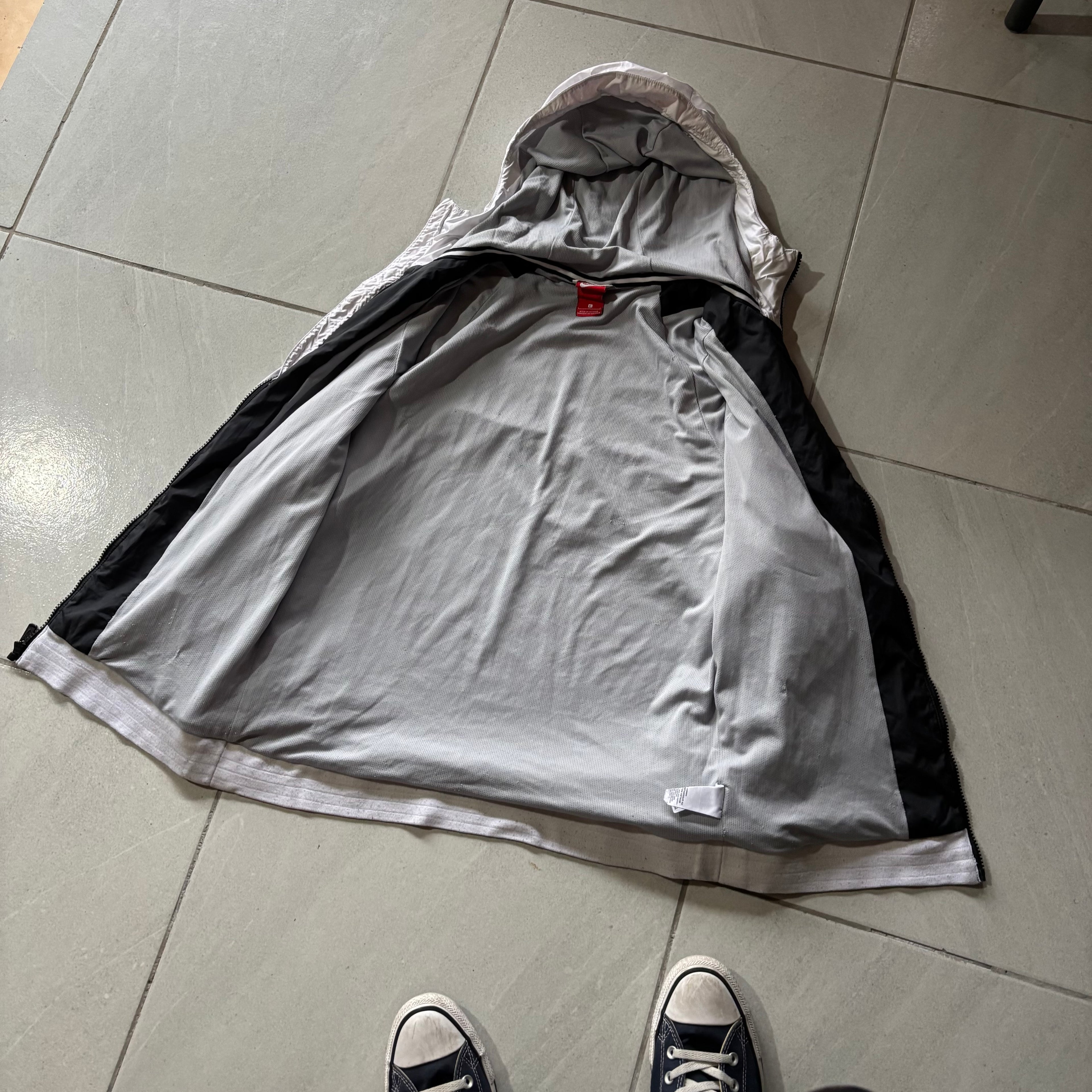 (L) VINTAGE NIKE WINDBREAKER