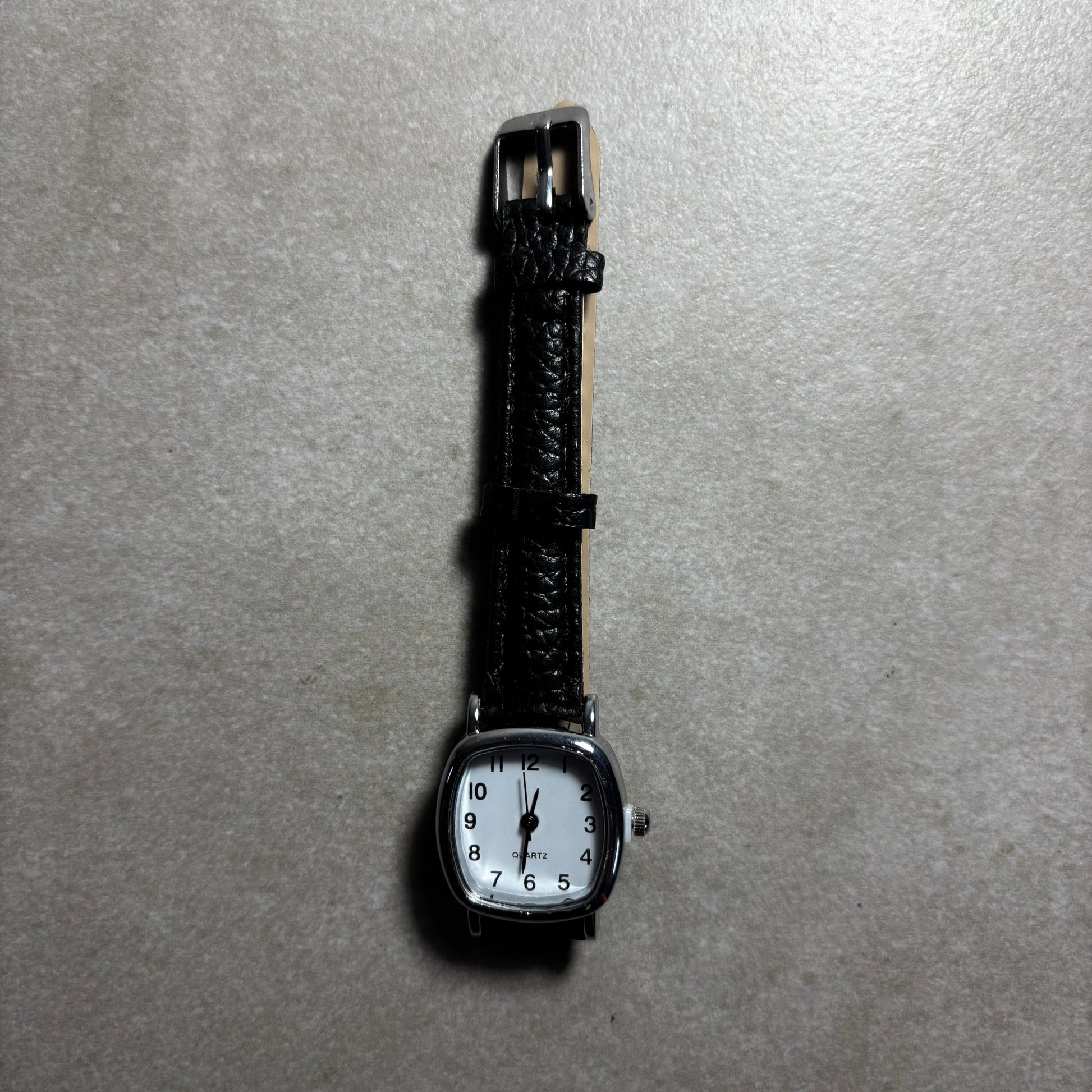 RELOJ ESTILO VINTAGE NEGRO