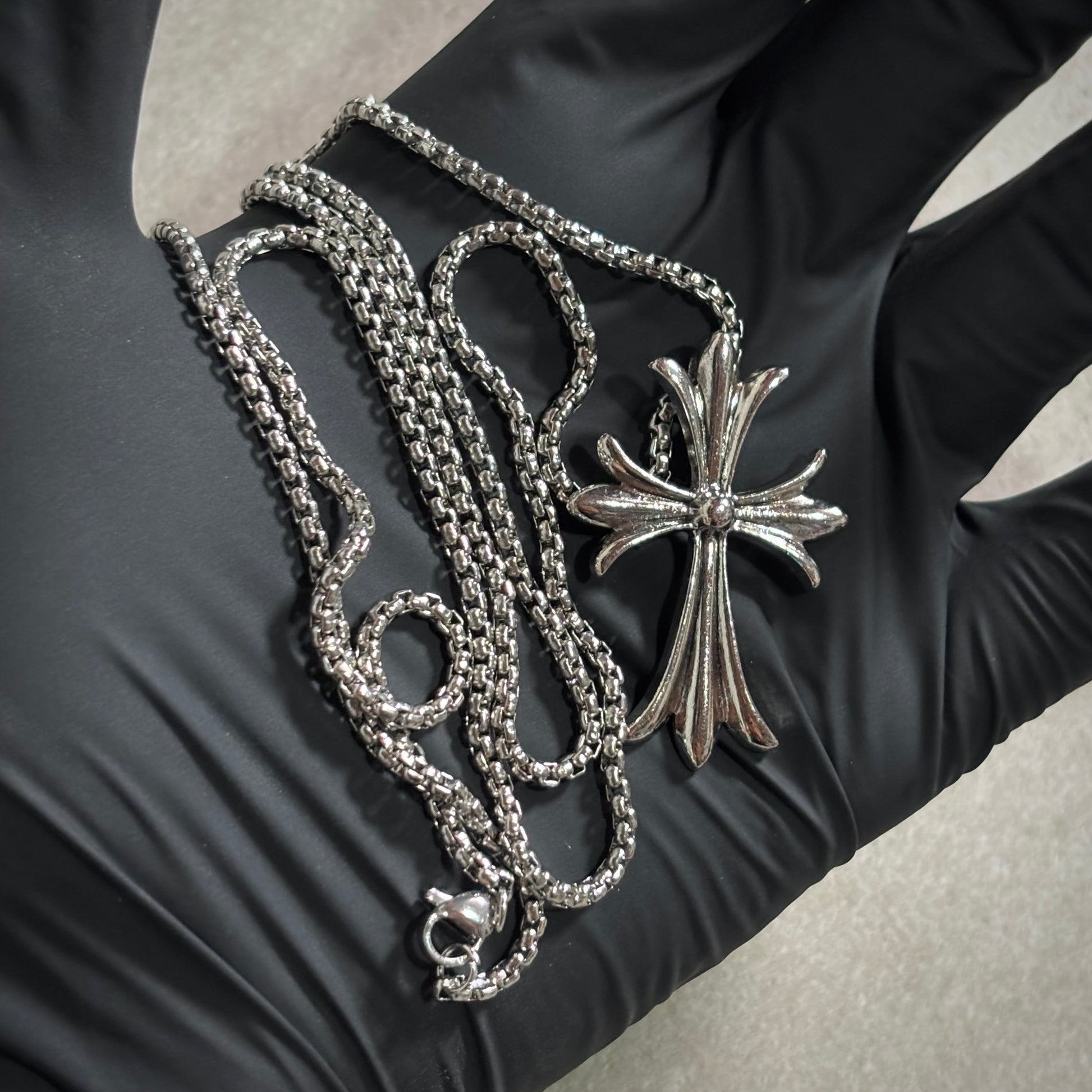 CHROME HEARTS CROSS NECKLACE