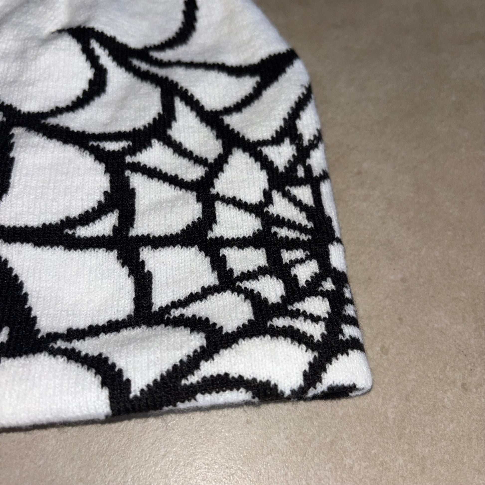 BEANIE SPIDERMAN WHITE