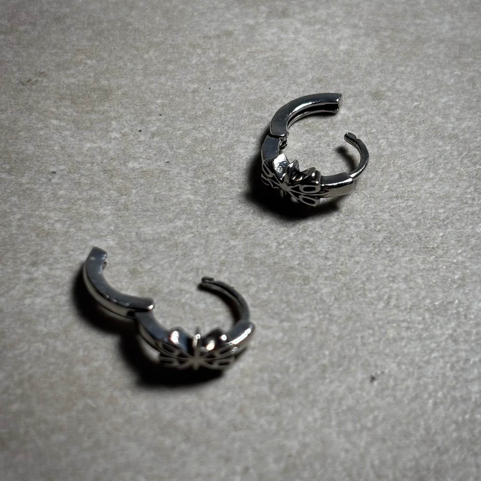 ARETES CHROME HEARTS (PAR)
