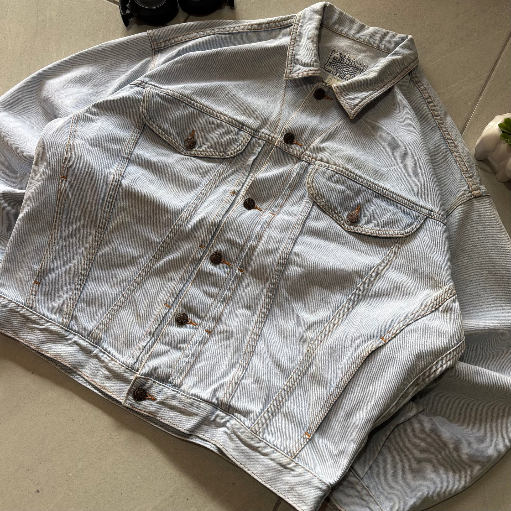 (L BOXY) JORDACHE TRUCKER DENIM JACKET - NEW